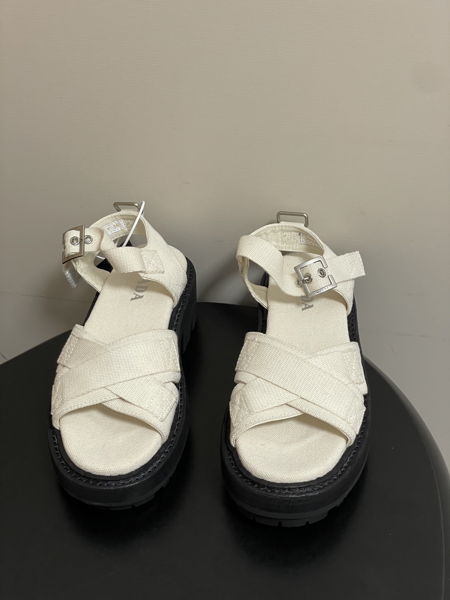 프라다(PRADA) 로마 피셔맨 플랫폼 샌들 신발