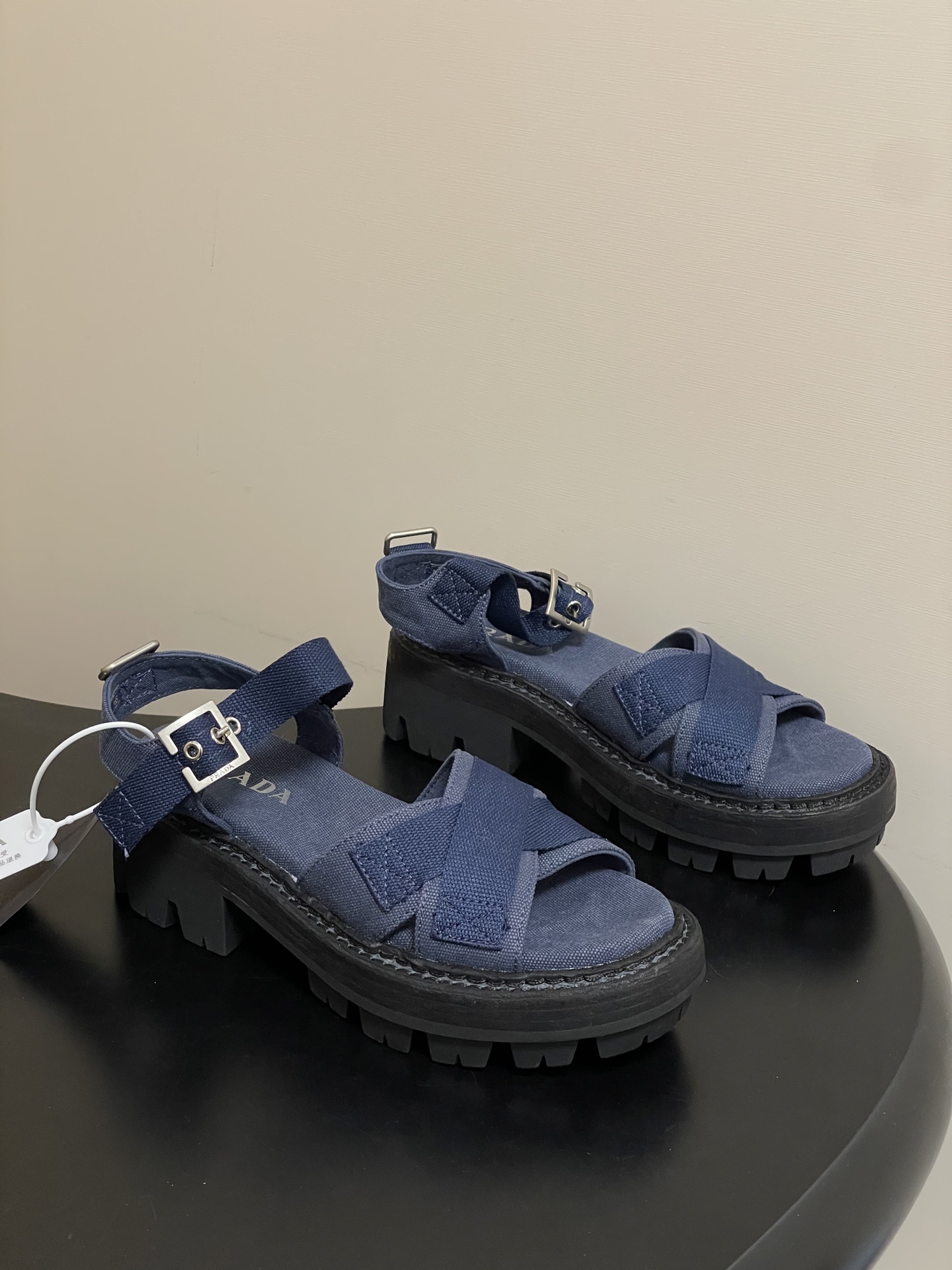 프라다(PRADA) 로마 피셔맨 플랫폼 샌들 신발