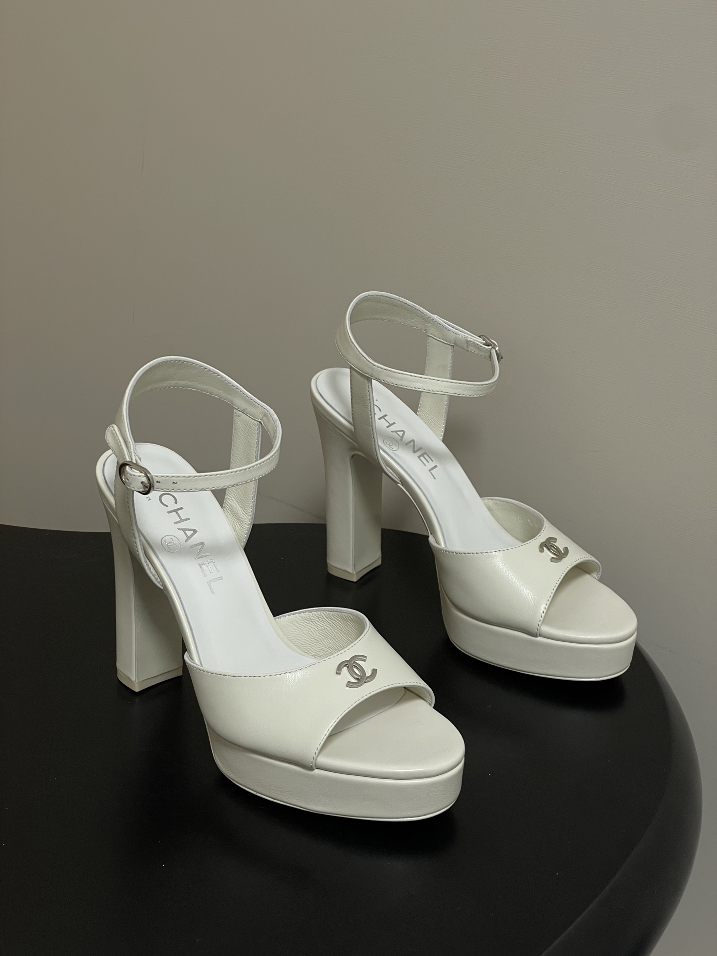 샤넬(CHANEL) 오픈토 플랫폼 샌들 힐 신발
