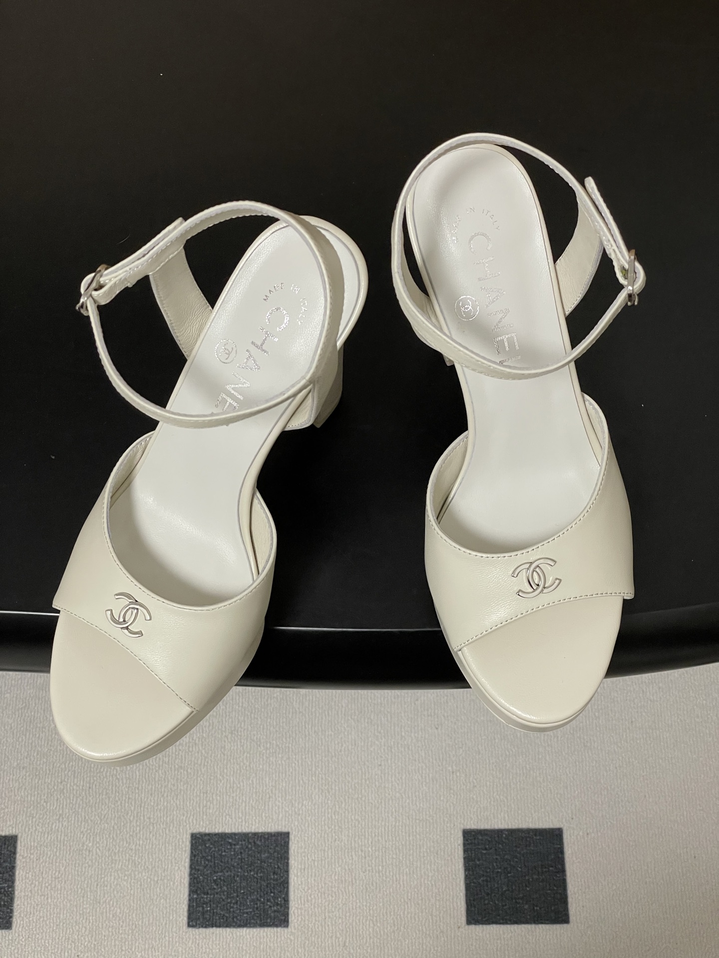 샤넬(CHANEL) 오픈토 플랫폼 샌들 힐 신발