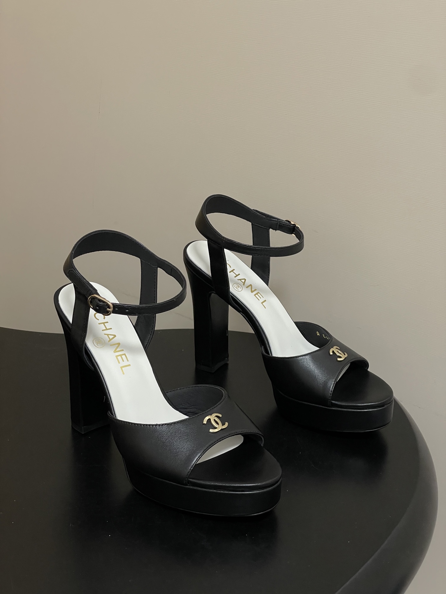 샤넬(CHANEL) 오픈토 플랫폼 샌들 힐 신발