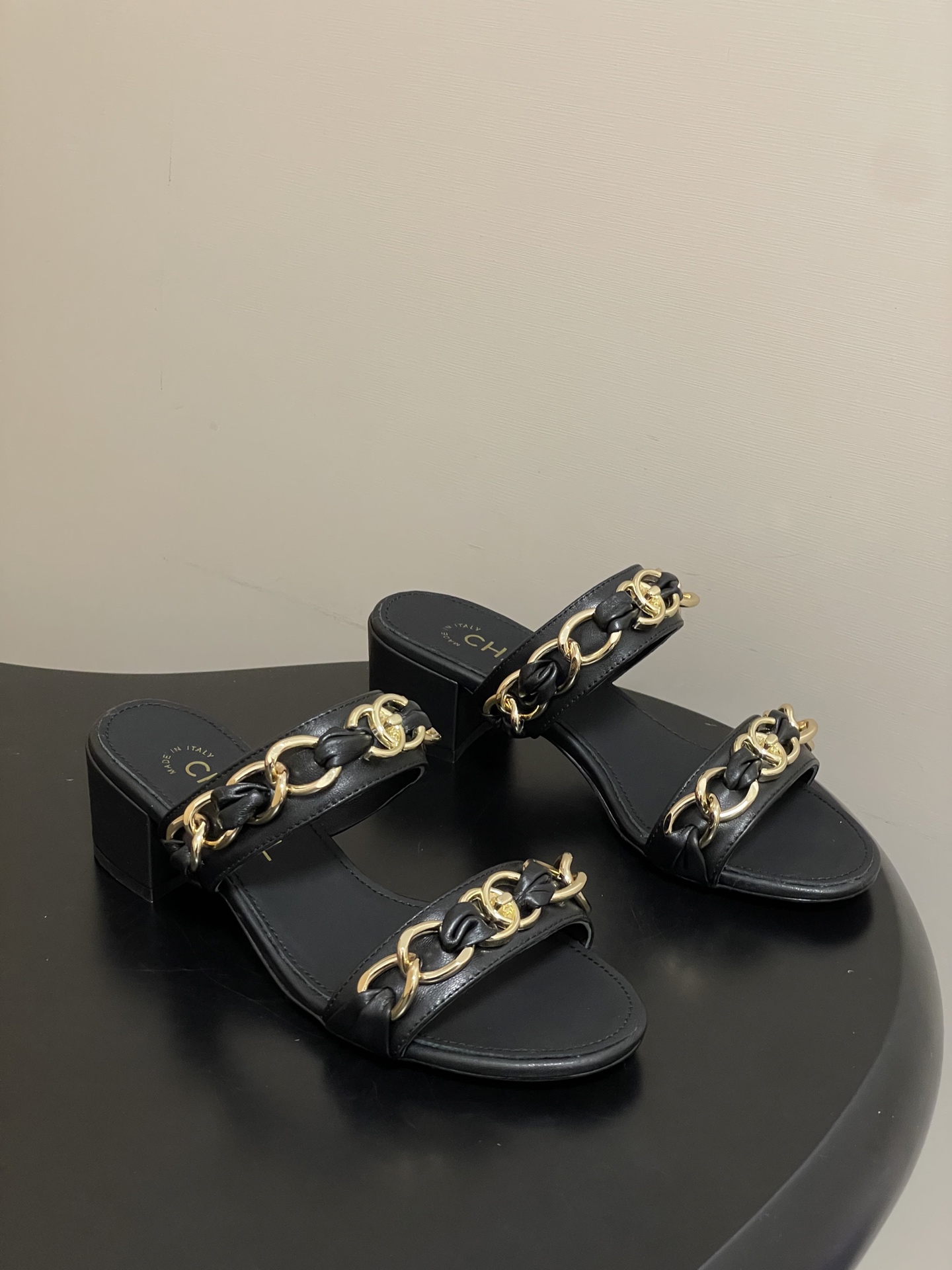 샤넬(CHANEL) 체인 스트랩 힐 슬리퍼 신발