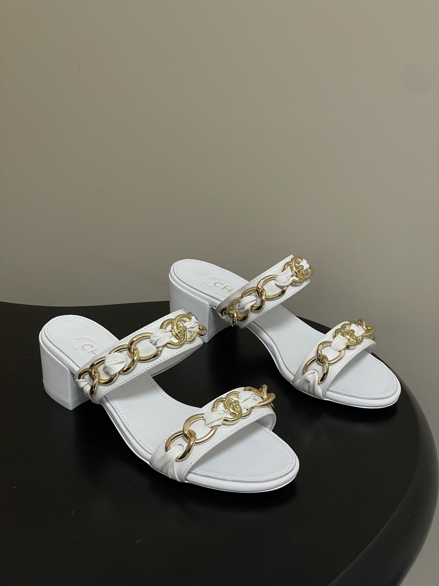 샤넬(CHANEL) 체인 스트랩 힐 슬리퍼 신발