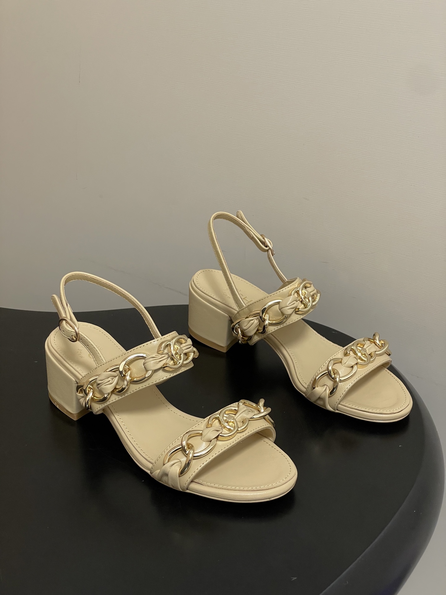 샤넬(CHANEL) 체인 스트랩 샌들 슬리퍼 신발