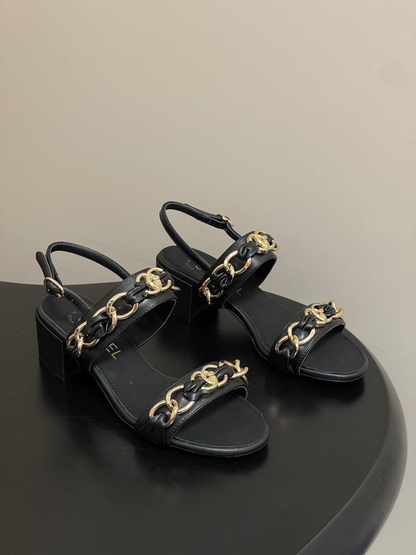 샤넬(CHANEL) 체인 스트랩 샌들 슬리퍼 신발