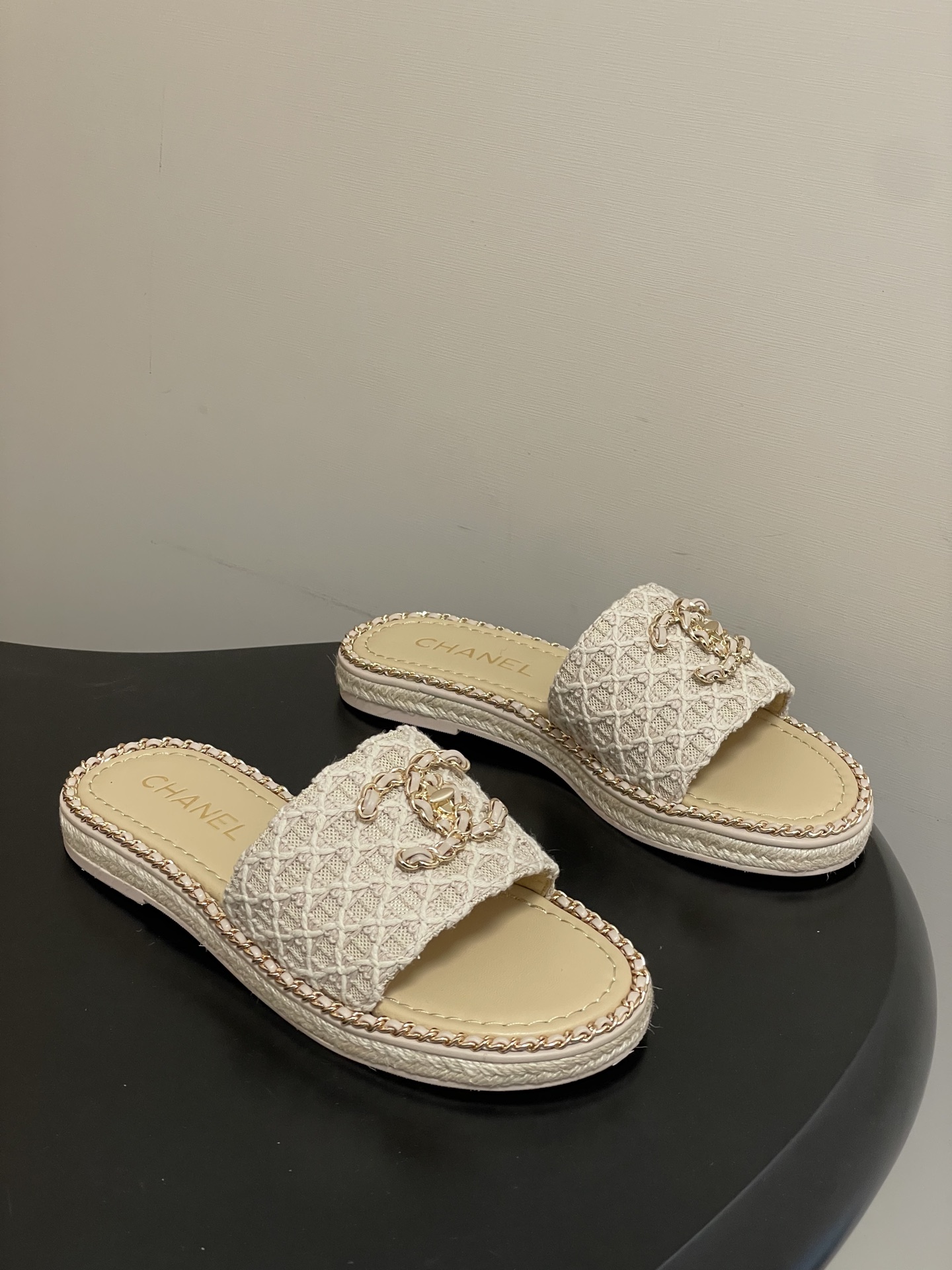 샤넬(CHANEL) 체인 퀼팅 샌들 슬리퍼 신발
