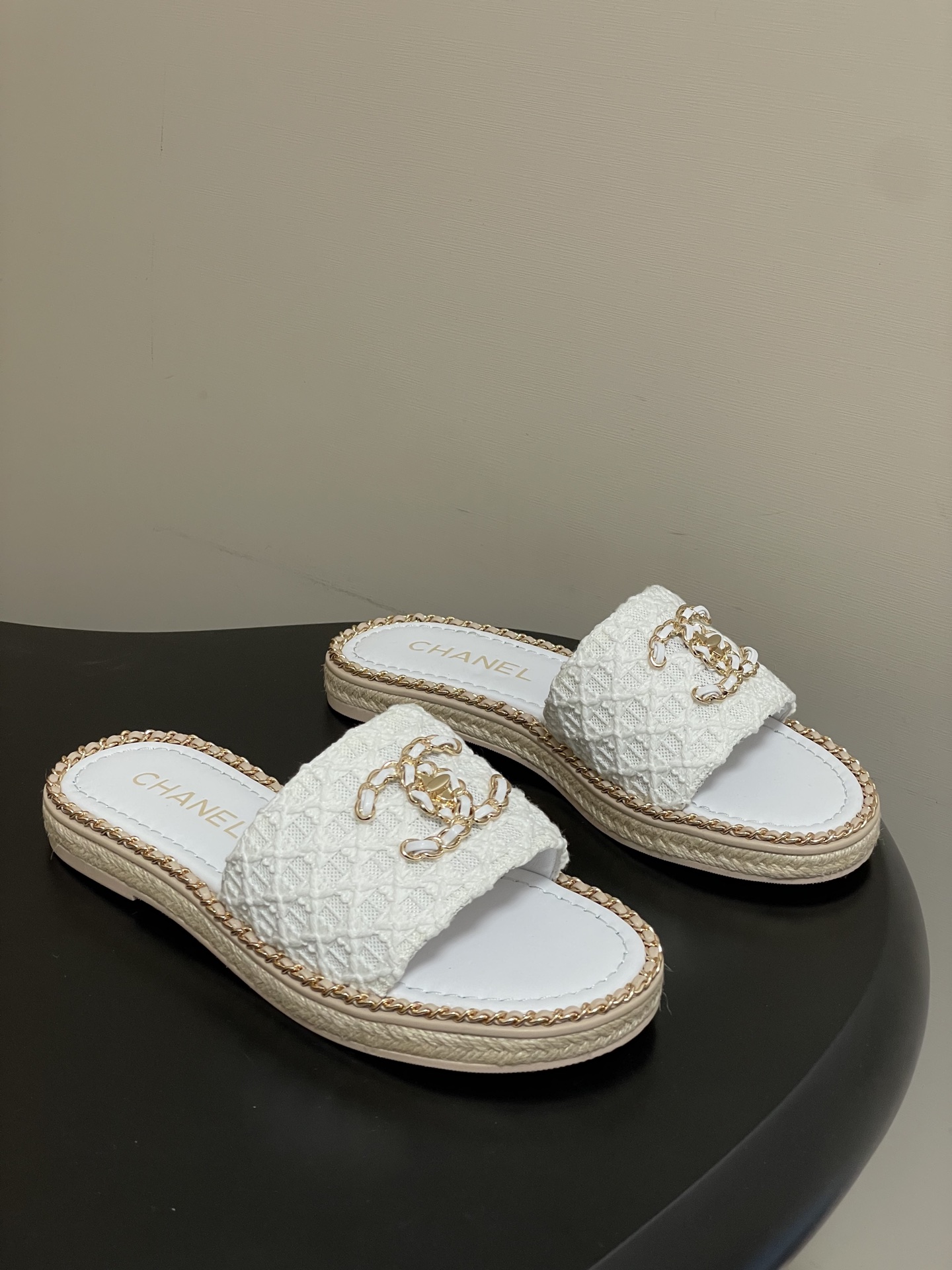 샤넬(CHANEL) 체인 퀼팅 샌들 슬리퍼 신발