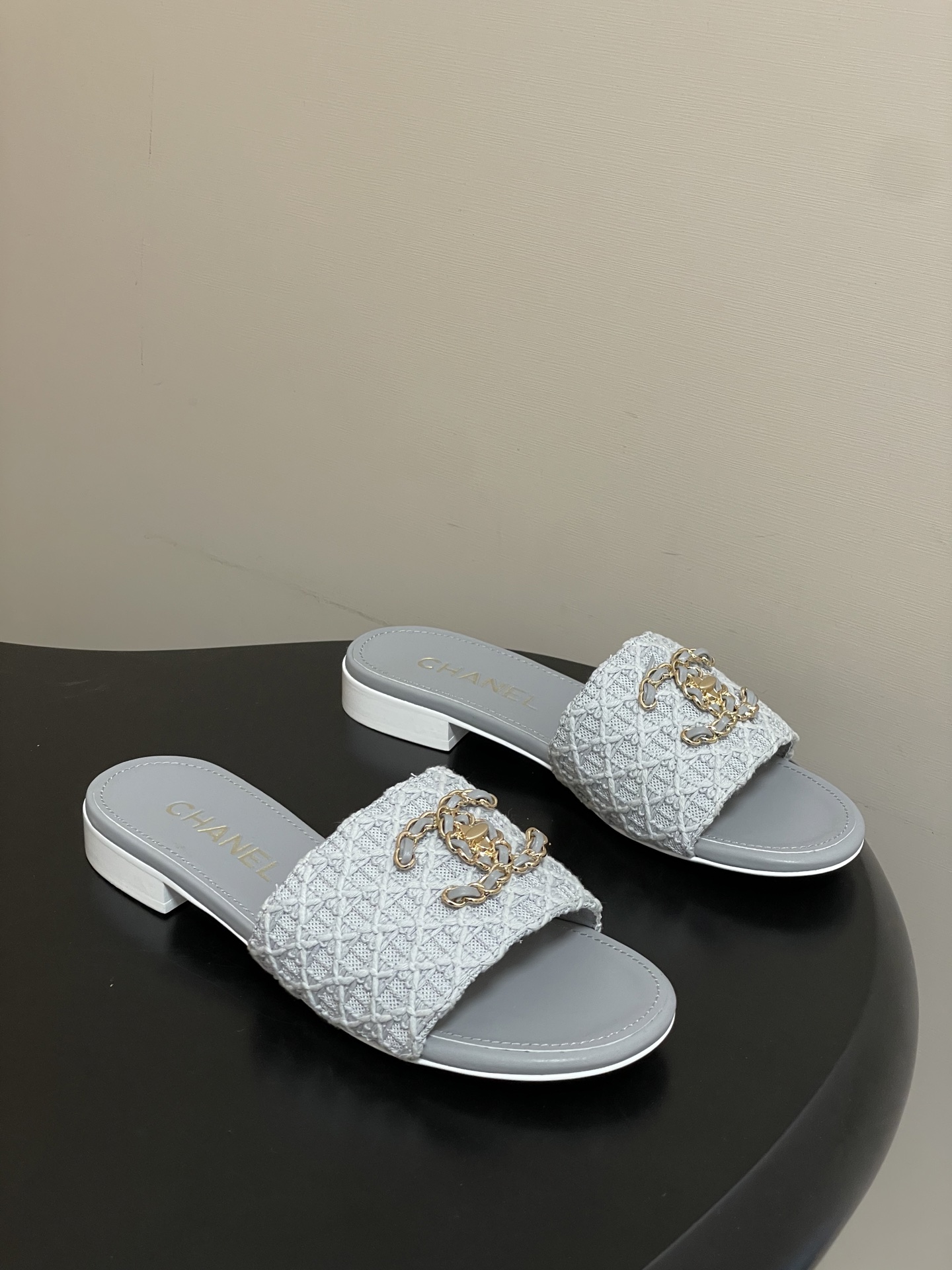 샤넬(CHANEL) 체인 퀼팅 플랫 슬리퍼 신발