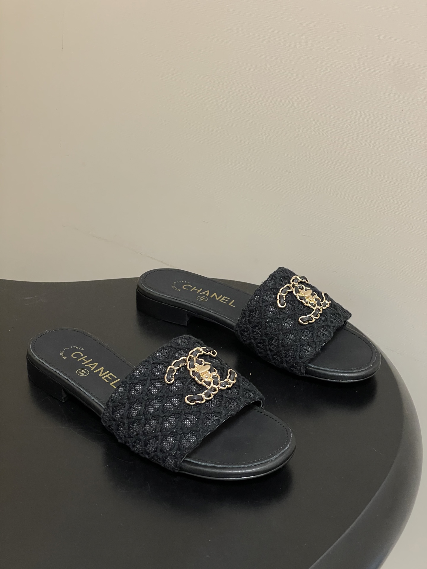 샤넬(CHANEL) 체인 퀼팅 플랫 슬리퍼 신발