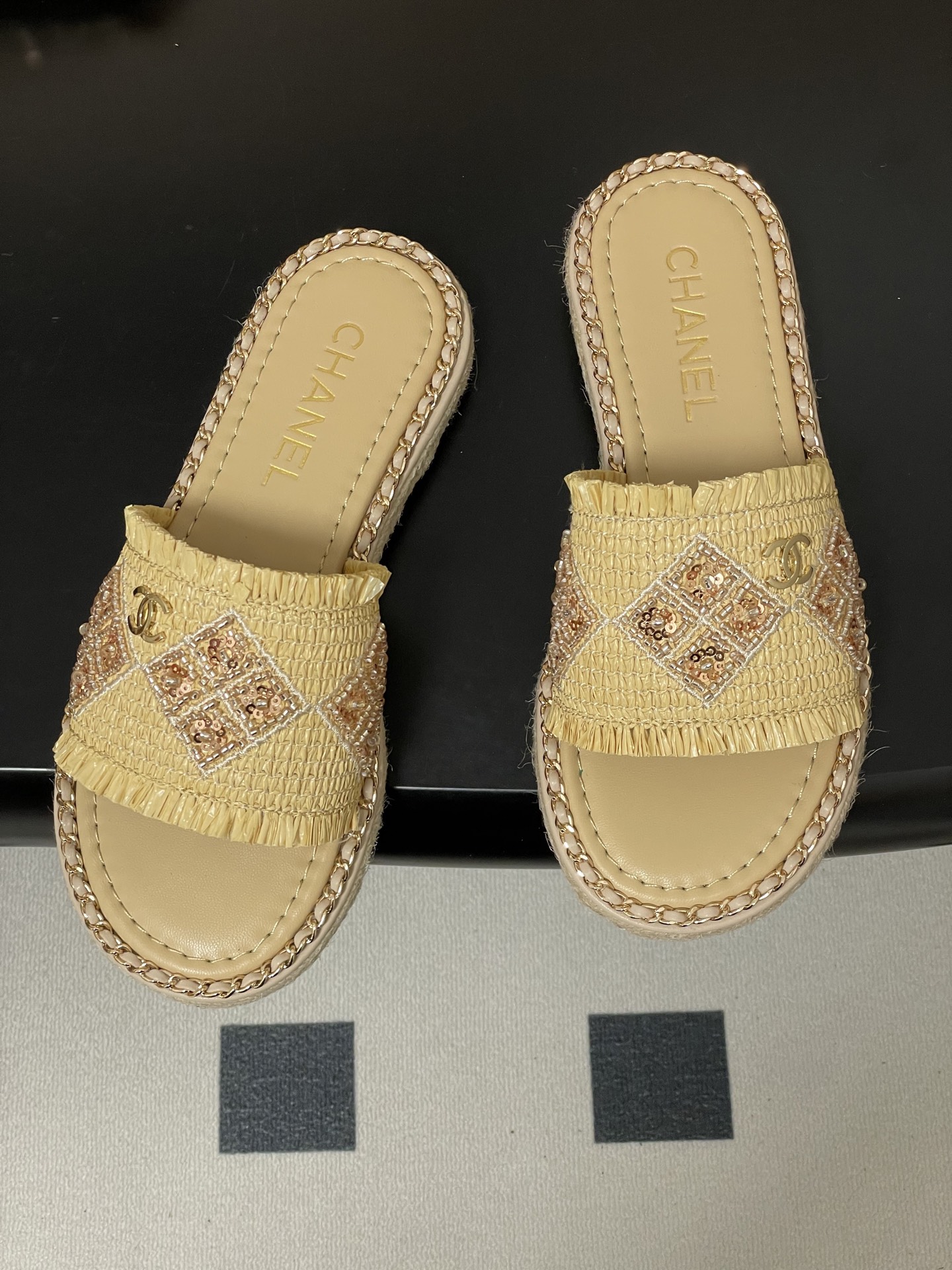 샤넬(CHANEL) 진주 크리스탈 체인 샌들 슬리퍼 신발