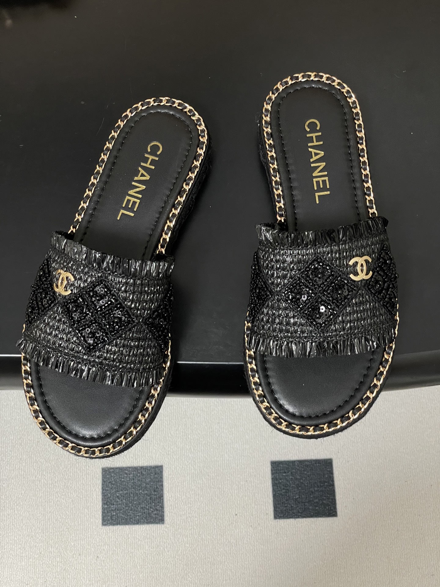 샤넬(CHANEL) 진주 크리스탈 체인 샌들 슬리퍼 신발