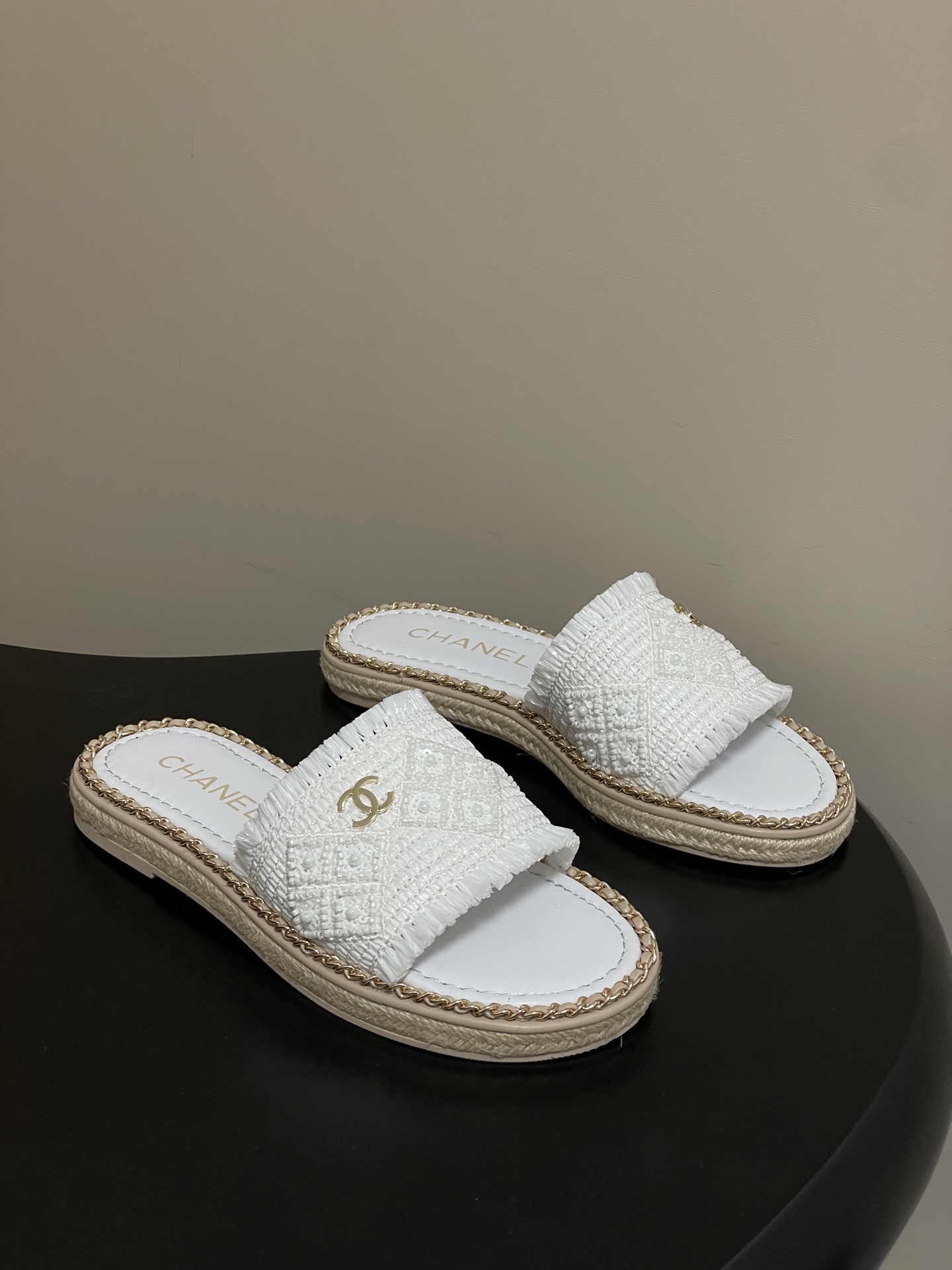 샤넬(CHANEL) 진주 크리스탈 체인 샌들 슬리퍼 신발