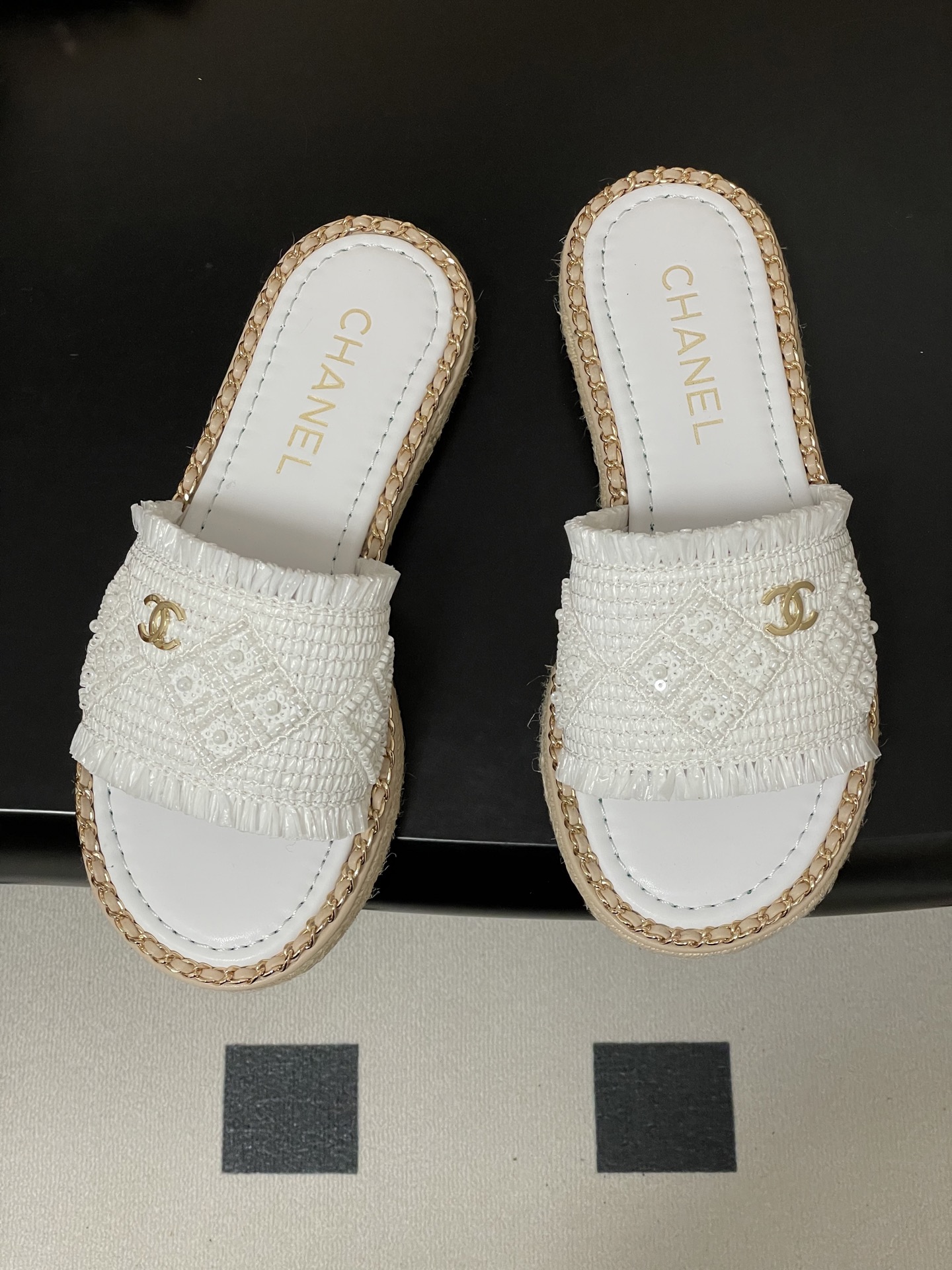 샤넬(CHANEL) 진주 크리스탈 체인 샌들 슬리퍼 신발