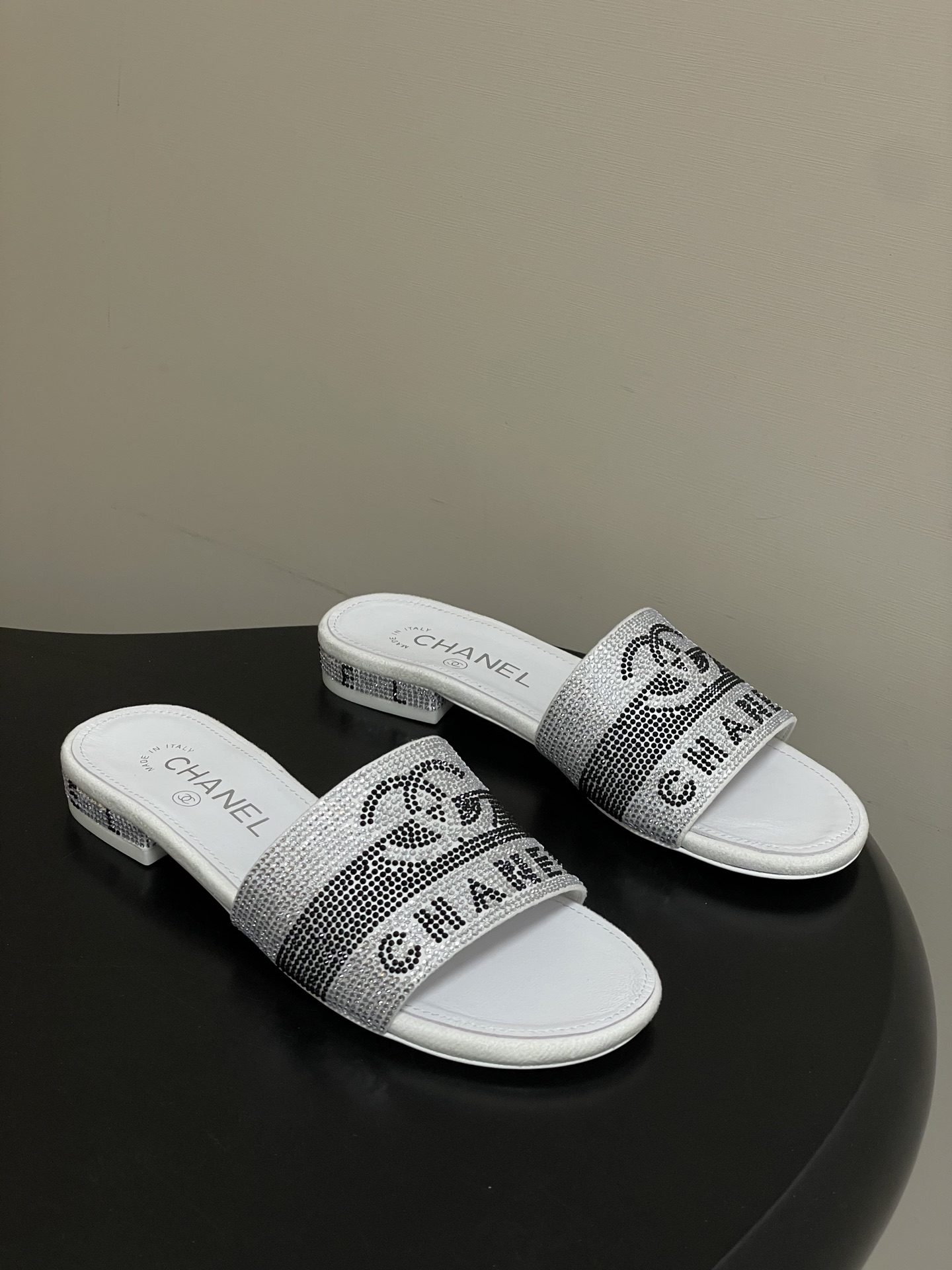 샤넬(Chanel)  더블C 쥬얼리 샌들 슬리퍼 신발 플랫