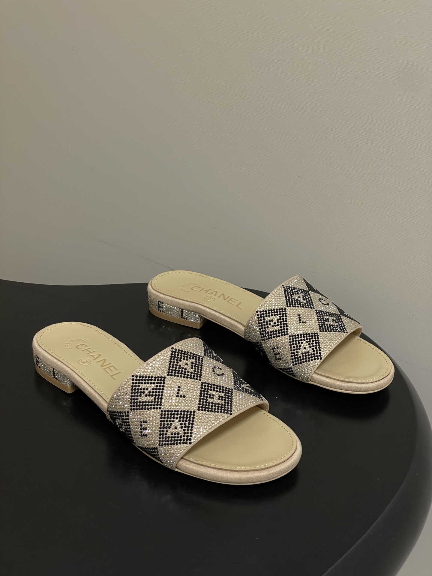 샤넬(Chanel) 더블C 수공예 쥬얼리 샌들 슬리퍼 신발 플랫