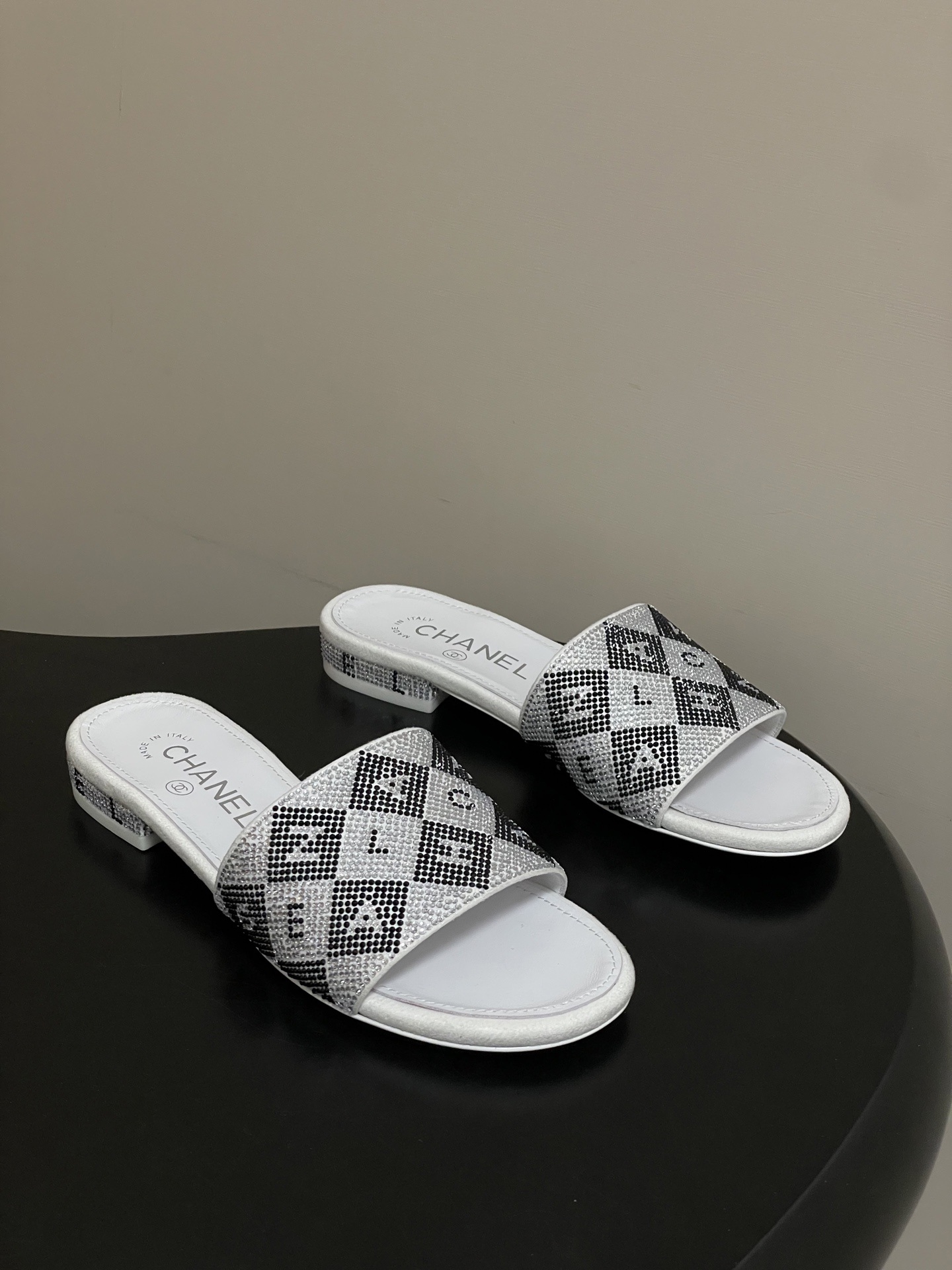 샤넬(Chanel) 더블C 수공예 쥬얼리 샌들 슬리퍼 신발 플랫