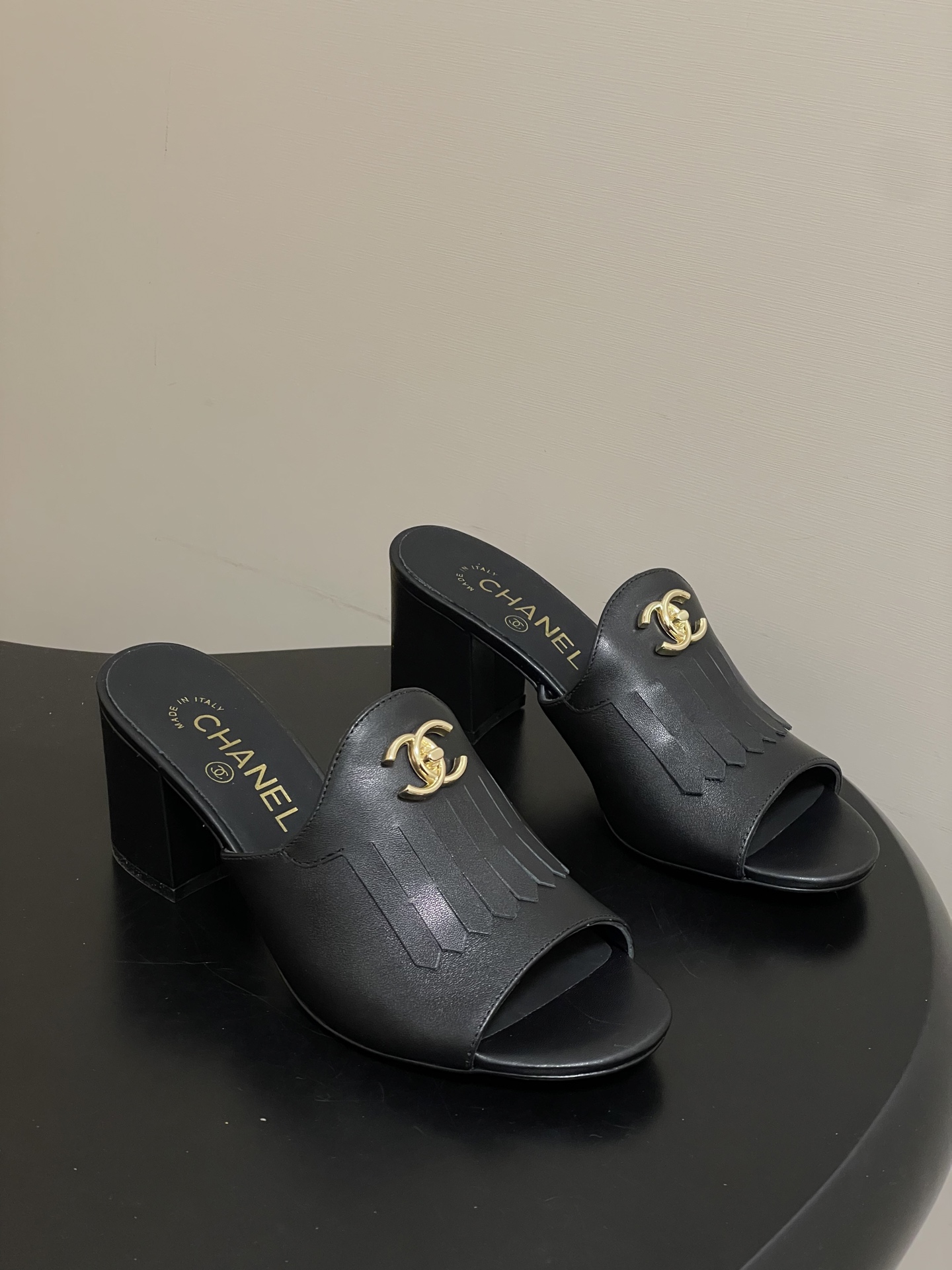 샤넬(Chanel) 퀼팅 더블C 태슬 샌들 슬리퍼 신발 7cm