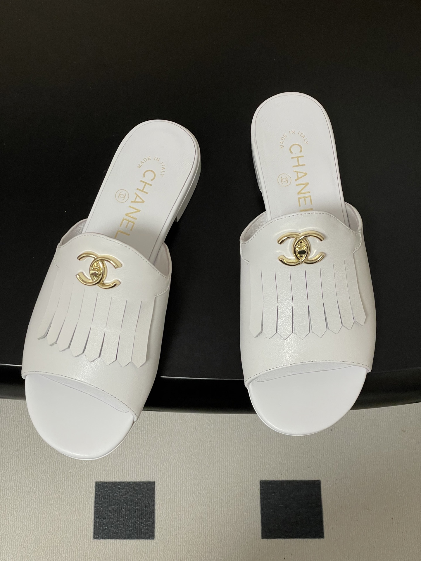 샤넬(Chanel) 퀼팅 더블C 태슬 샌들 슬리퍼 신발 플랫