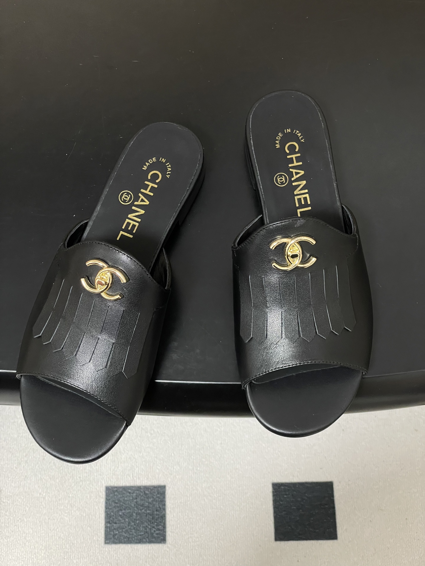 샤넬(Chanel) 퀼팅 더블C 태슬 샌들 슬리퍼 신발 플랫