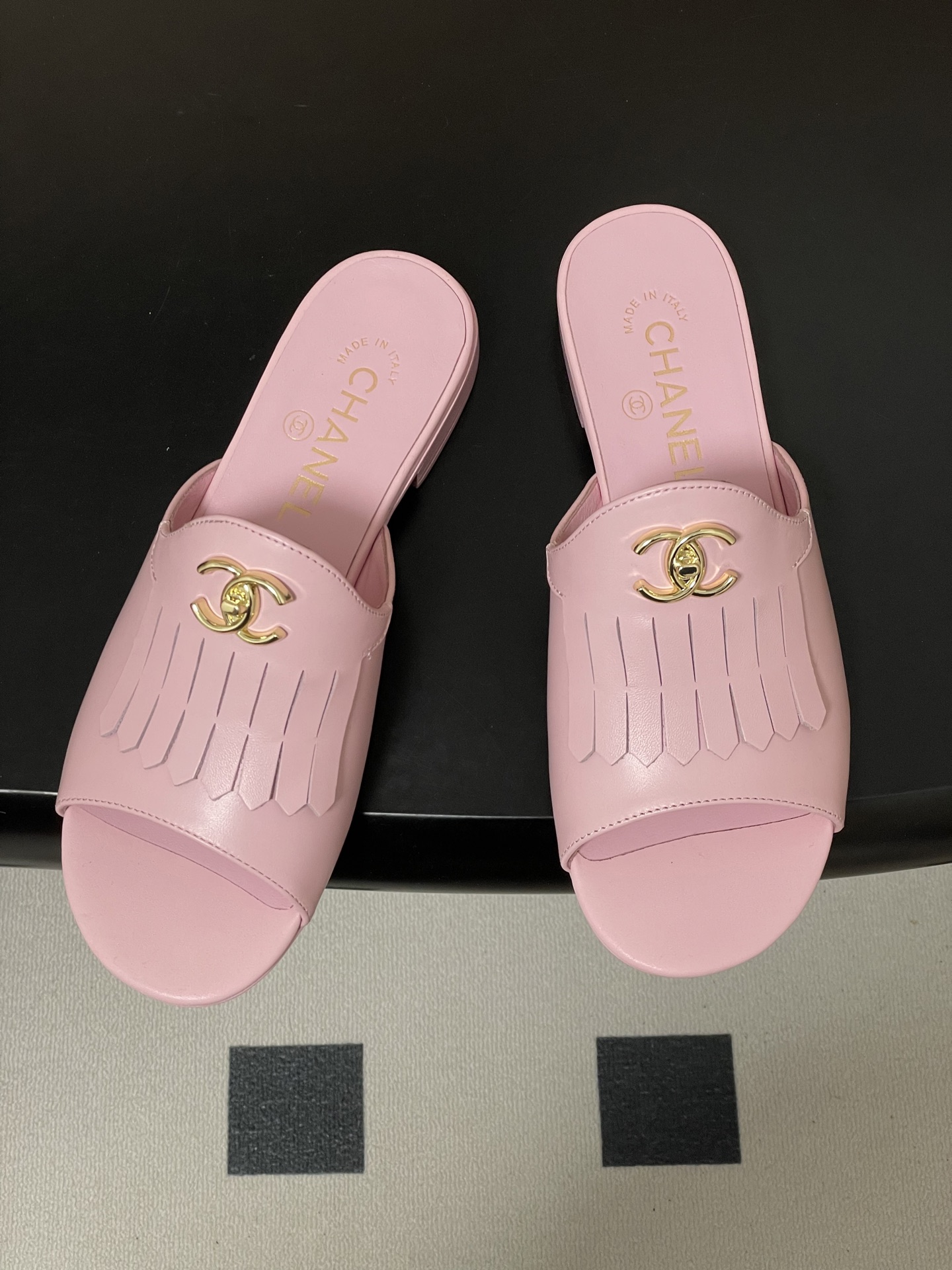 샤넬(Chanel) 퀼팅 더블C 태슬 샌들 슬리퍼 신발 플랫