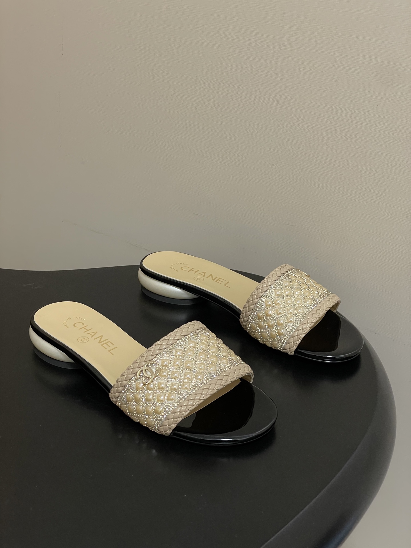 샤넬(Chanel) 런웨이 진주&수정 플랫 샌들 슬리퍼 신발