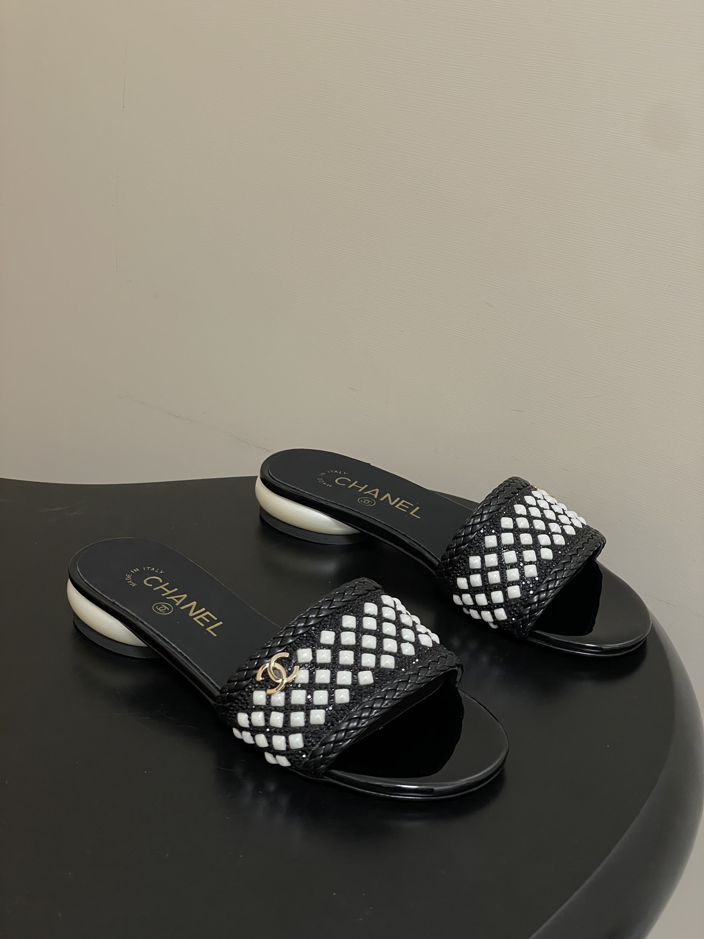 샤넬(Chanel) 런웨이 진주&수정 플랫 샌들 슬리퍼 신발