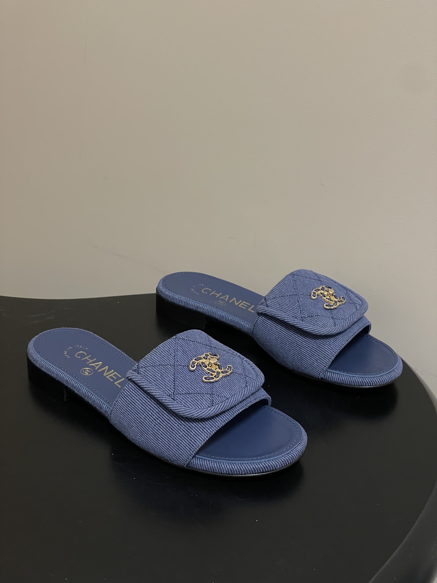 샤넬(Chanel) 데님 퀼팅 더블C 체인 슬리퍼 샌들 신발 플랫