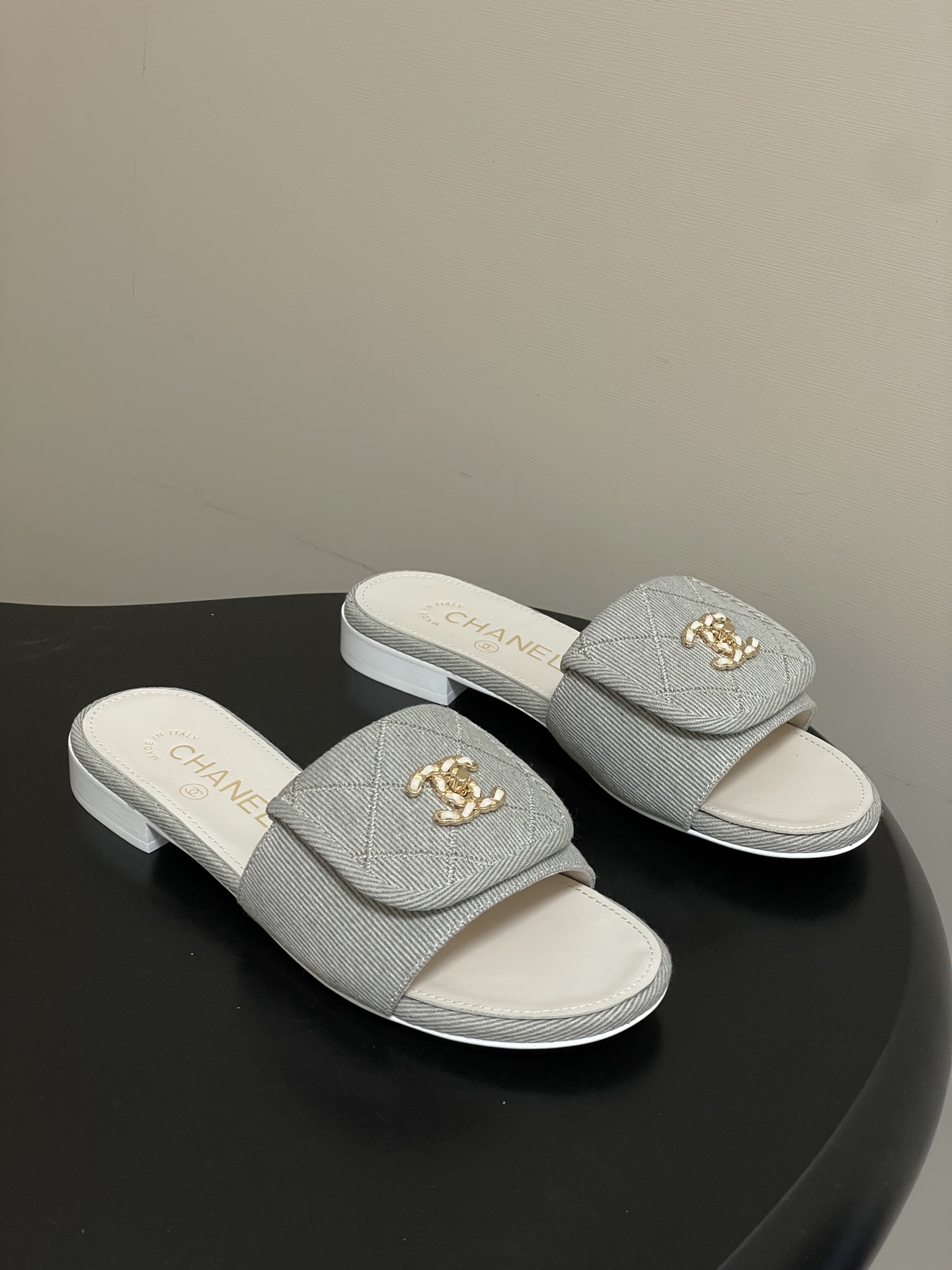 샤넬(Chanel) 데님 퀼팅 더블C 체인 슬리퍼 샌들 신발 플랫