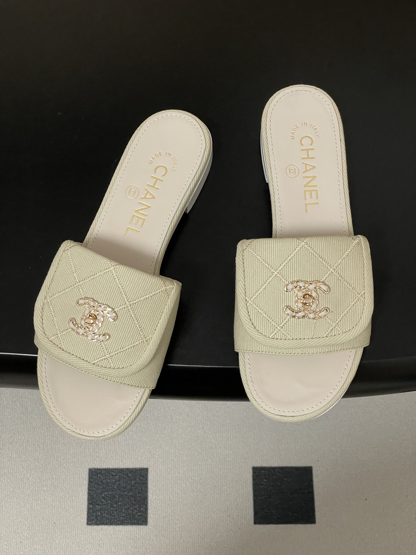 샤넬(Chanel) 데님 퀼팅 더블C 체인 슬리퍼 샌들 신발 플랫