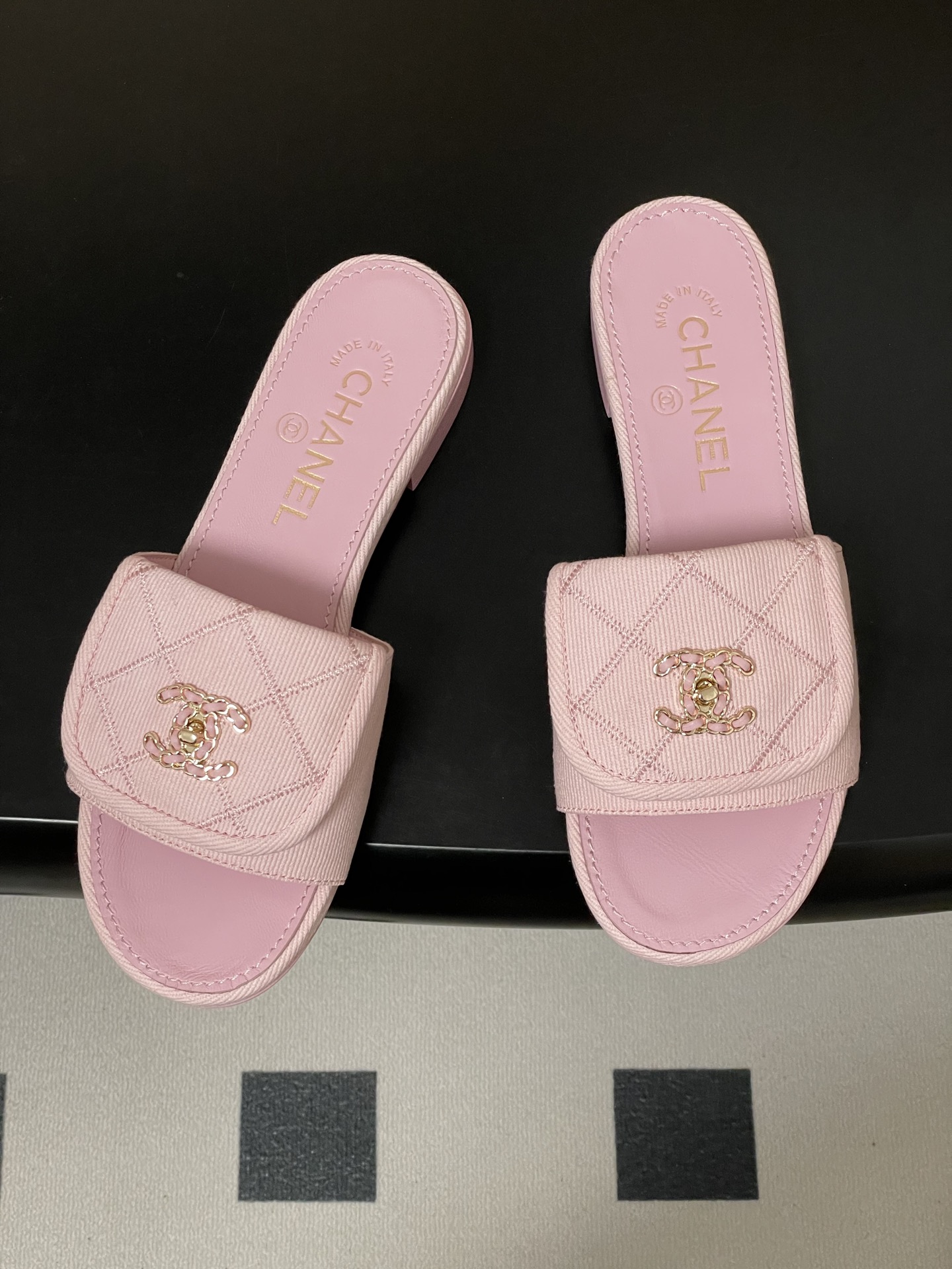 샤넬(Chanel) 데님 퀼팅 더블C 체인 슬리퍼 샌들 신발 플랫