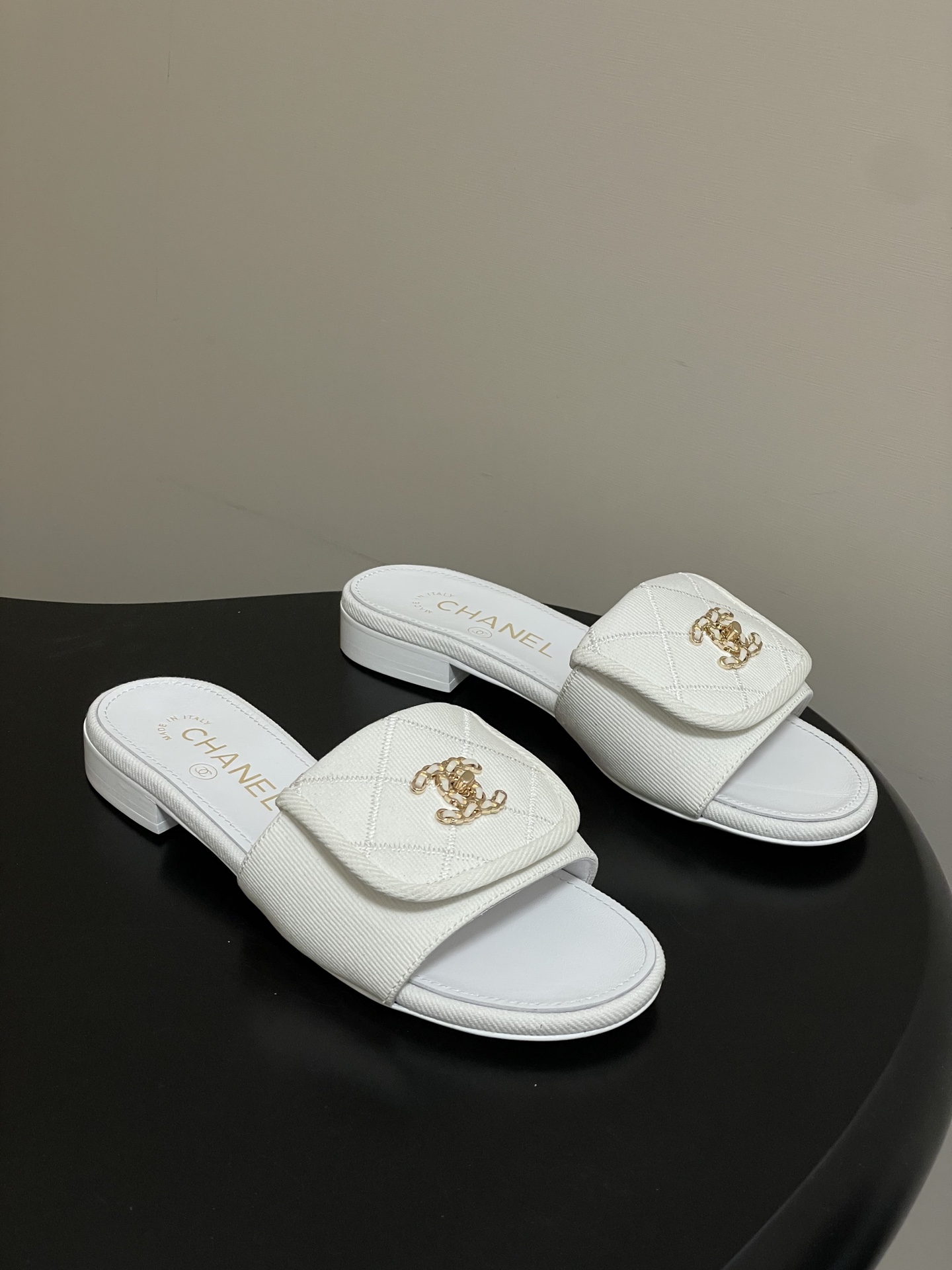 샤넬(Chanel) 데님 퀼팅 더블C 체인 슬리퍼 샌들 신발 플랫