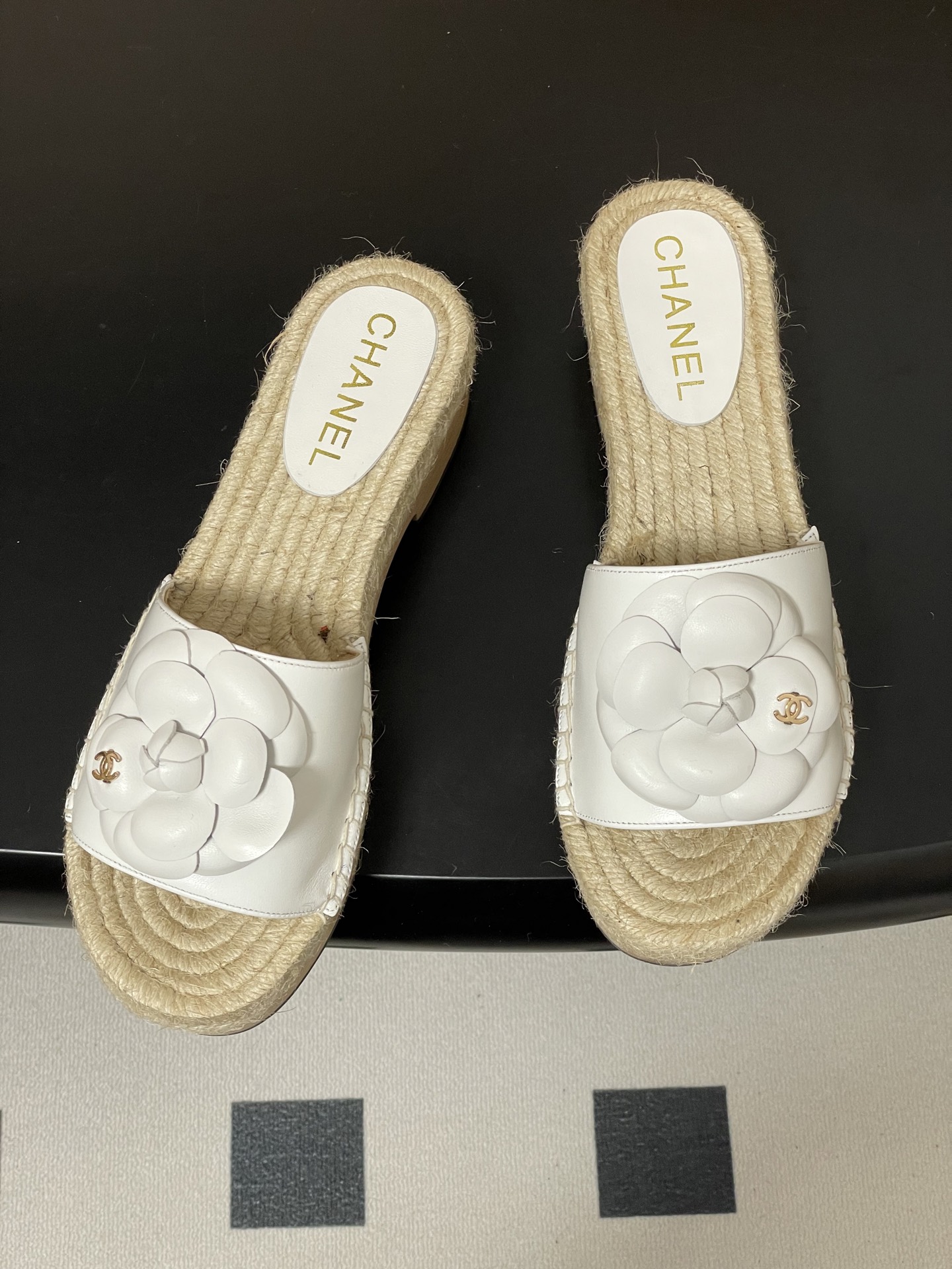 샤넬(Chanel) 카멜리아 퀼팅 우드 플랫폼 슬리퍼 샌들 신발