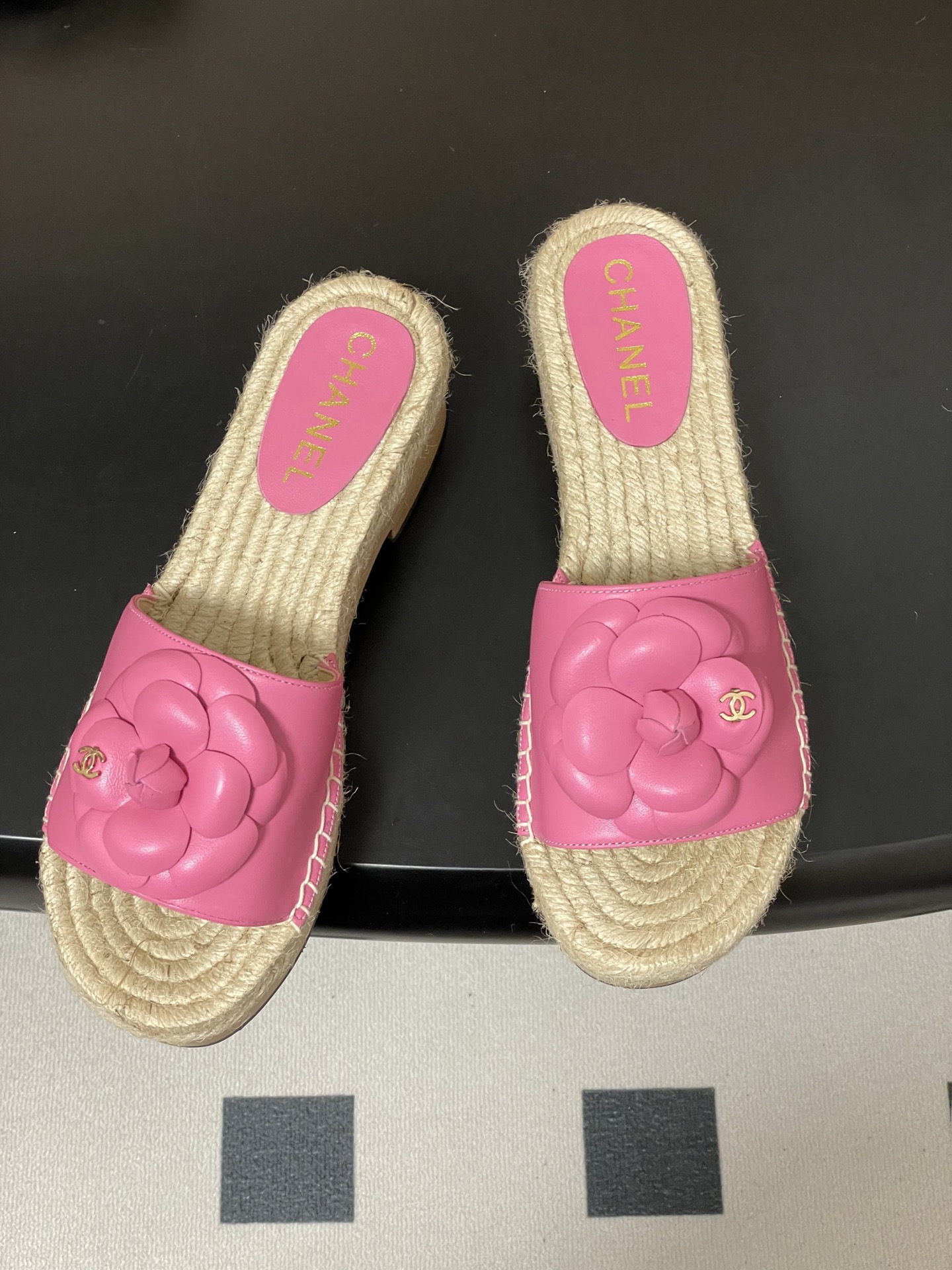 샤넬(Chanel) 카멜리아 퀼팅 우드 플랫폼 슬리퍼 샌들 신발