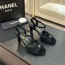 샤넬(Chanel) 26P 에나멜 메탈 로고 가보시 힐 샌들 신발