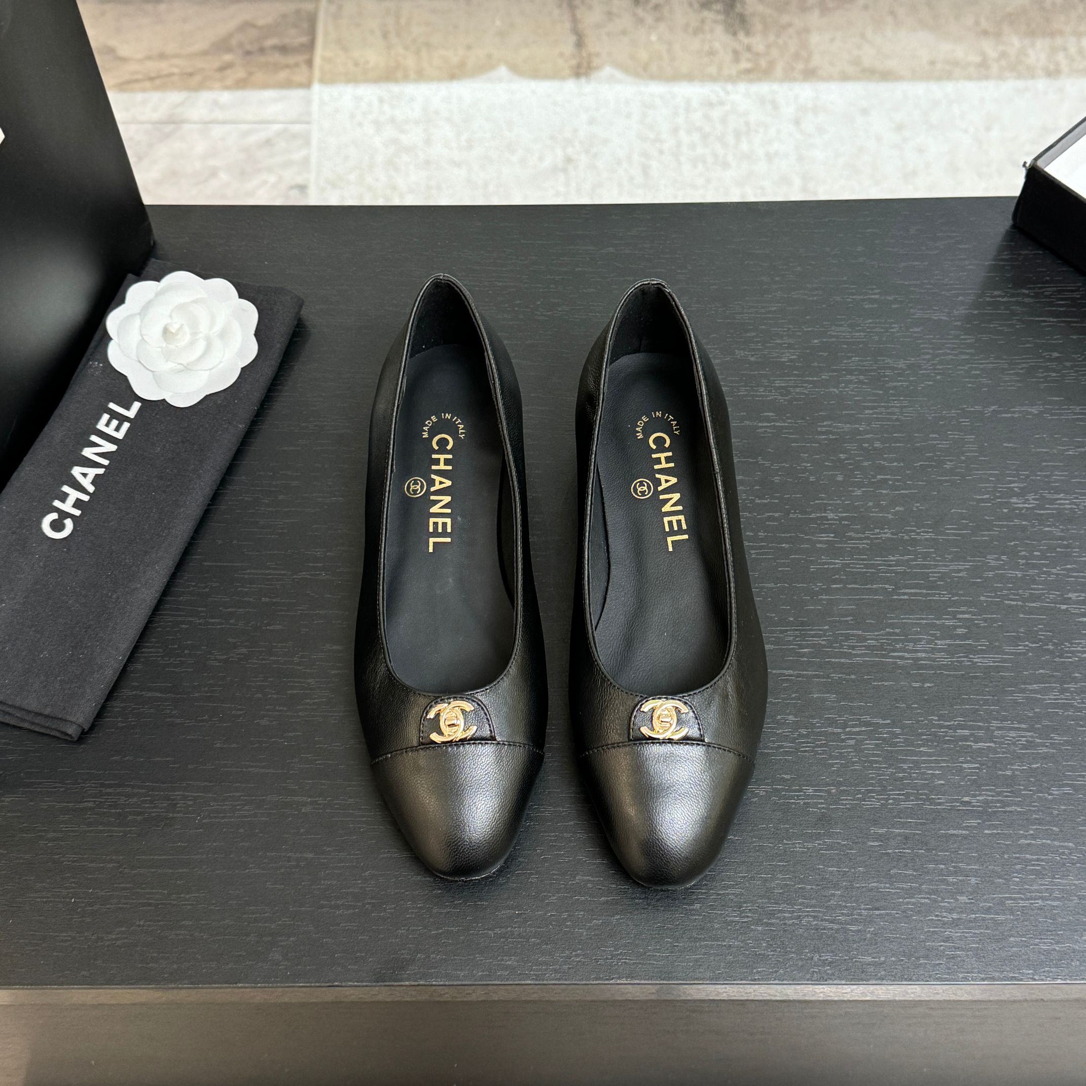 샤넬(Chanel) 뉴 시즌 더블C 배색 슬링백 플랫 슈즈 단화 신발 2.5cm