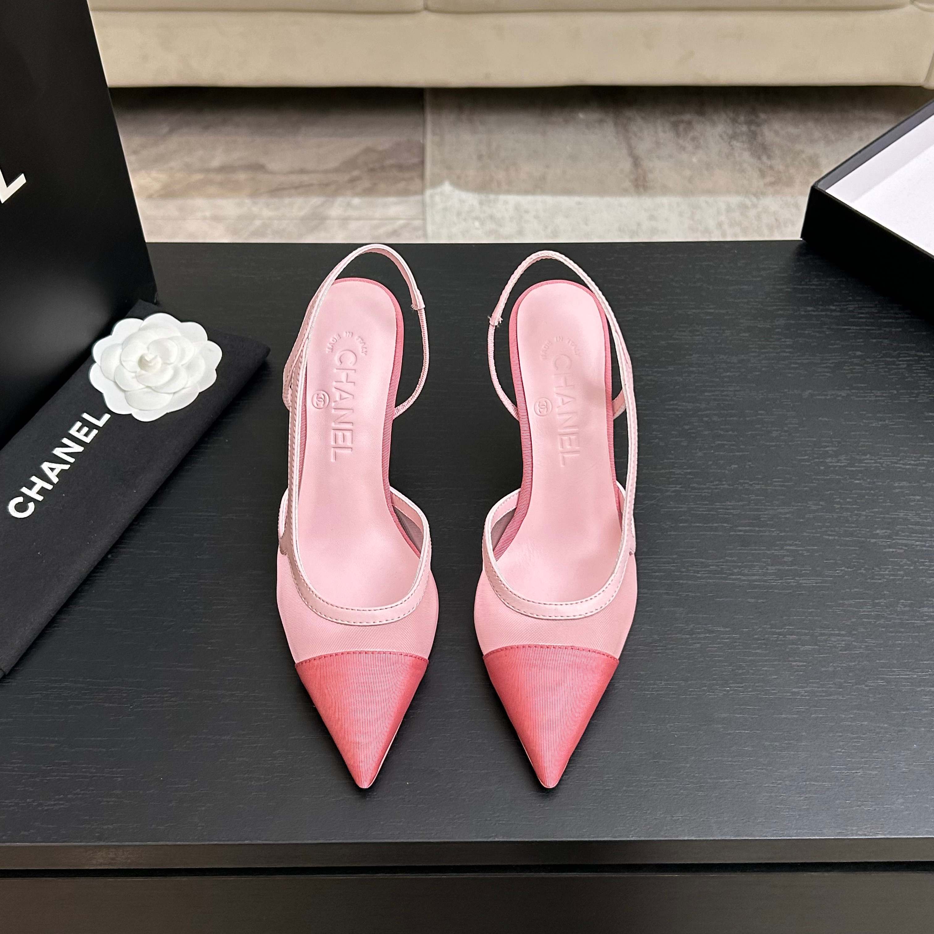 샤넬(Chanel) 26 신상 클래식 배색 스틸레토 힐 구두 신발