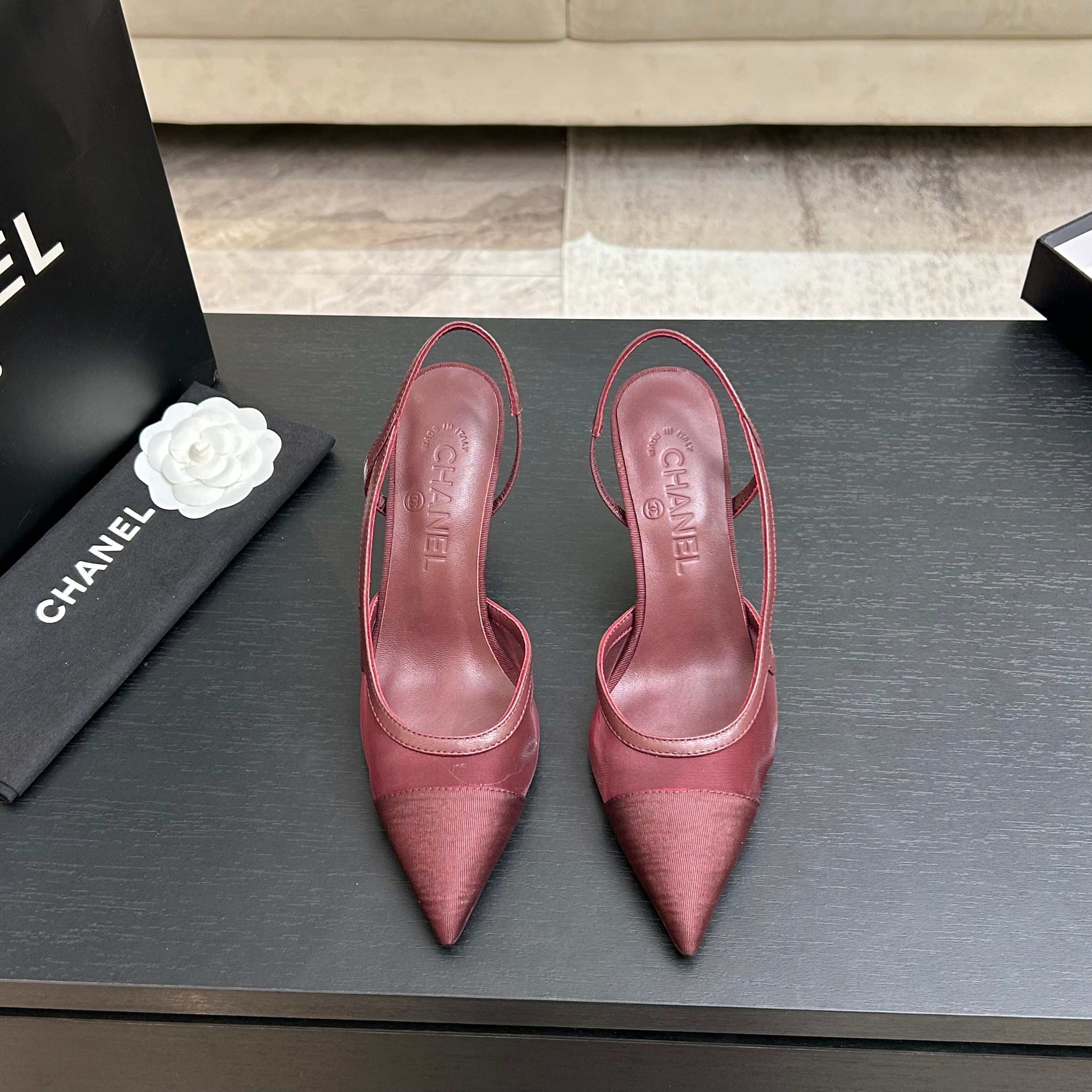 샤넬(Chanel) 26 신상 클래식 배색 스틸레토 힐 구두 신발