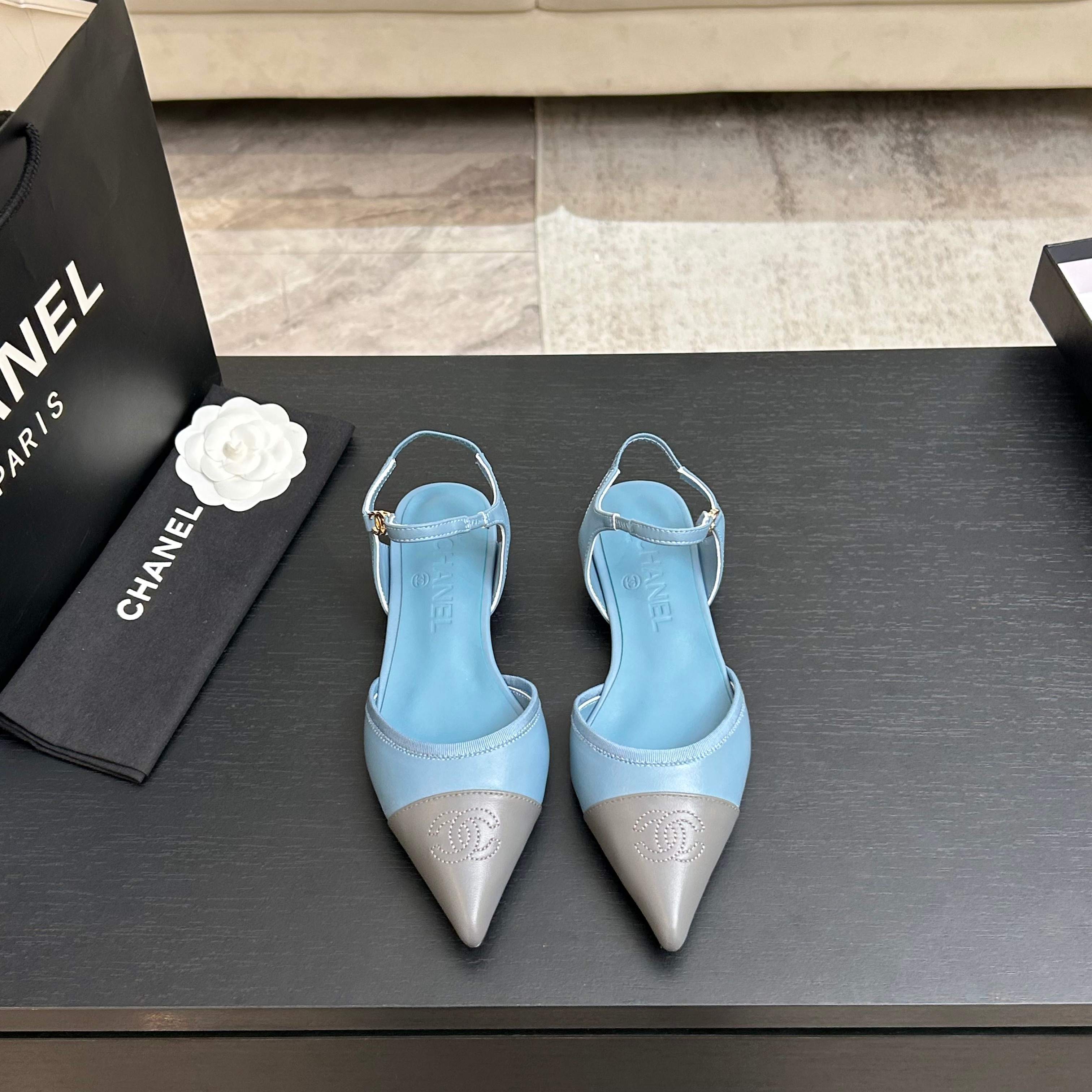 Chanel 샤넬 26 신상 클래식 배색 포인트 스트랩 토 플랫 슈즈 신발