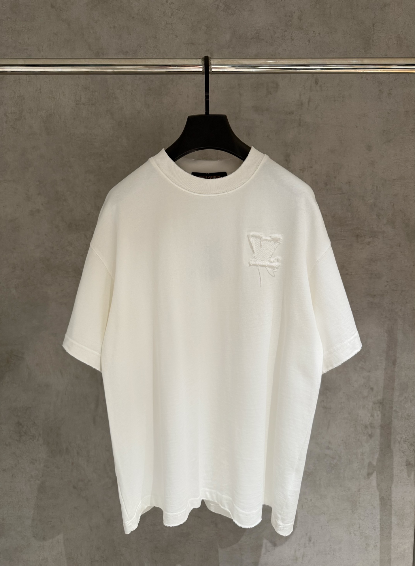 루이비통(LV) 패치 자수 반팔 티셔츠 의류