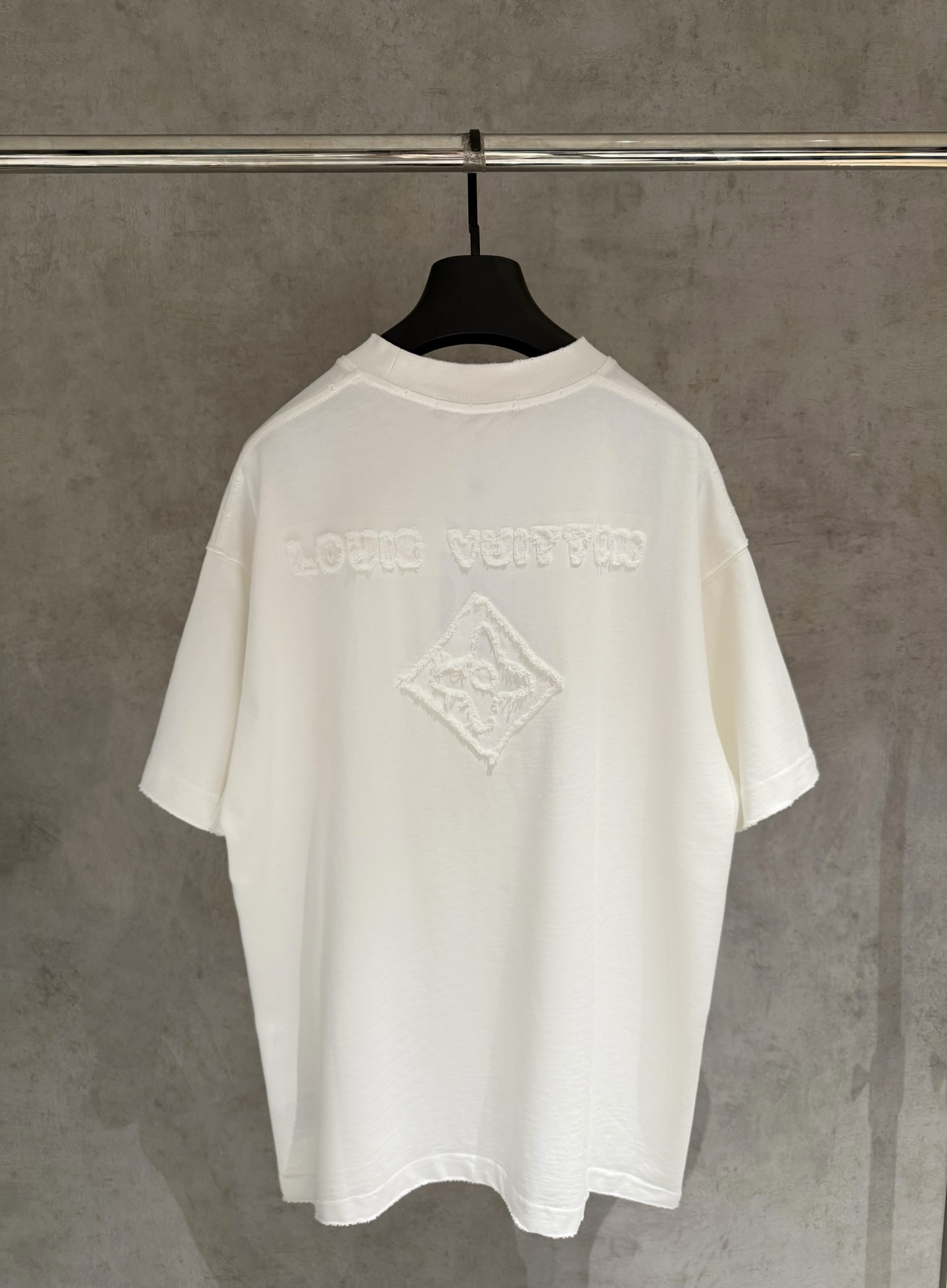 루이비통(LV) 패치 자수 반팔 티셔츠 의류