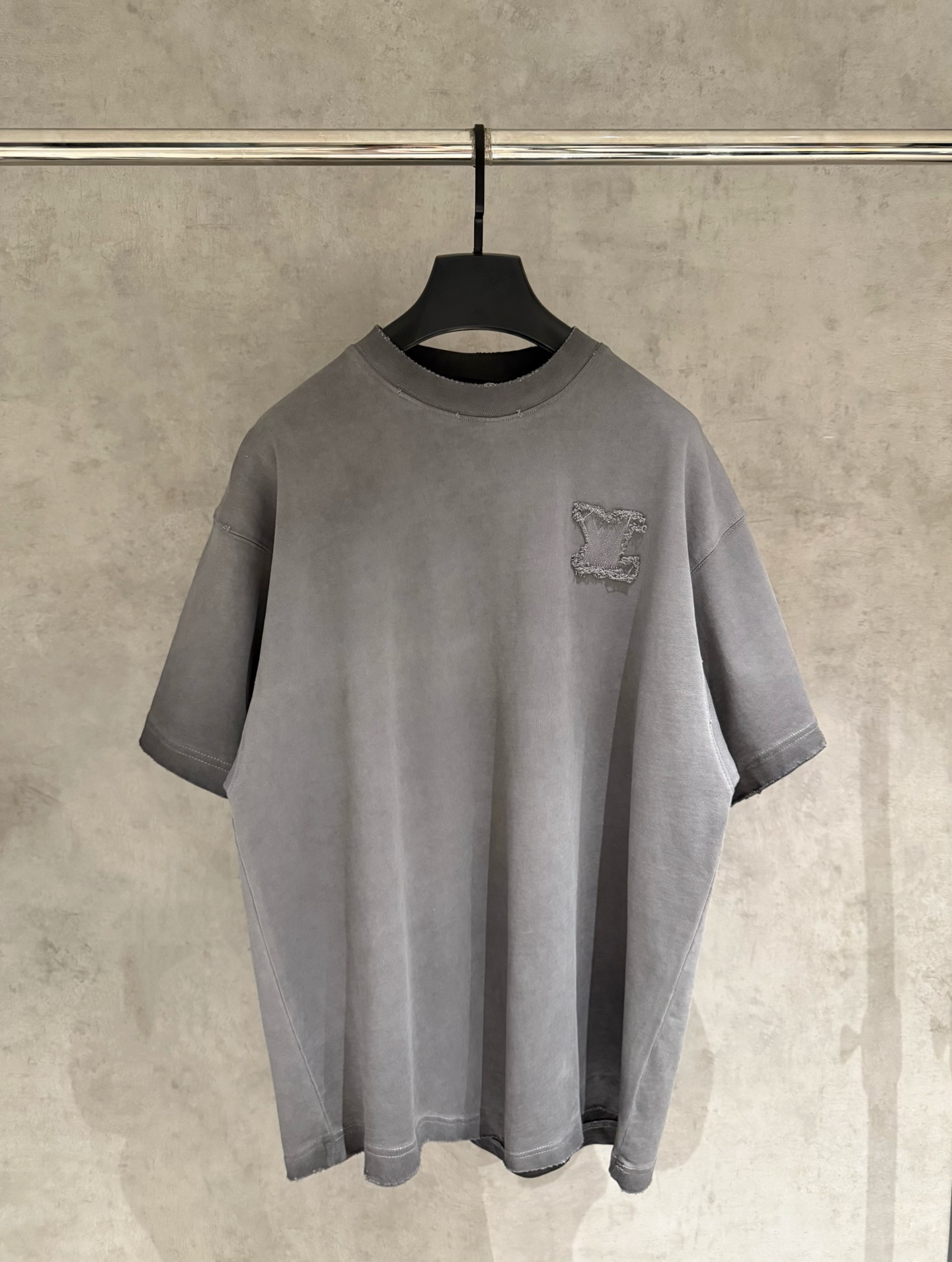 루이비통(LV) 패치 자수 반팔 티셔츠 의류
