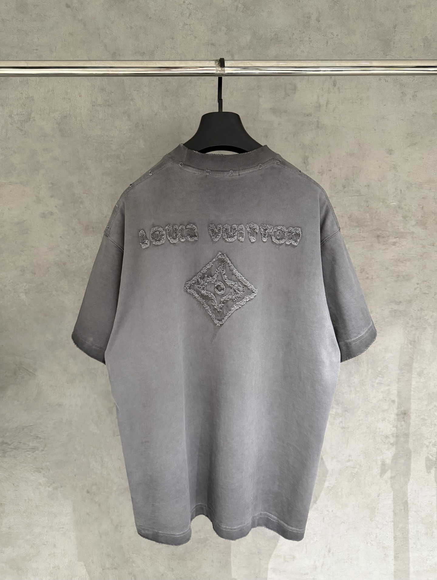 루이비통(LV) 패치 자수 반팔 티셔츠 의류