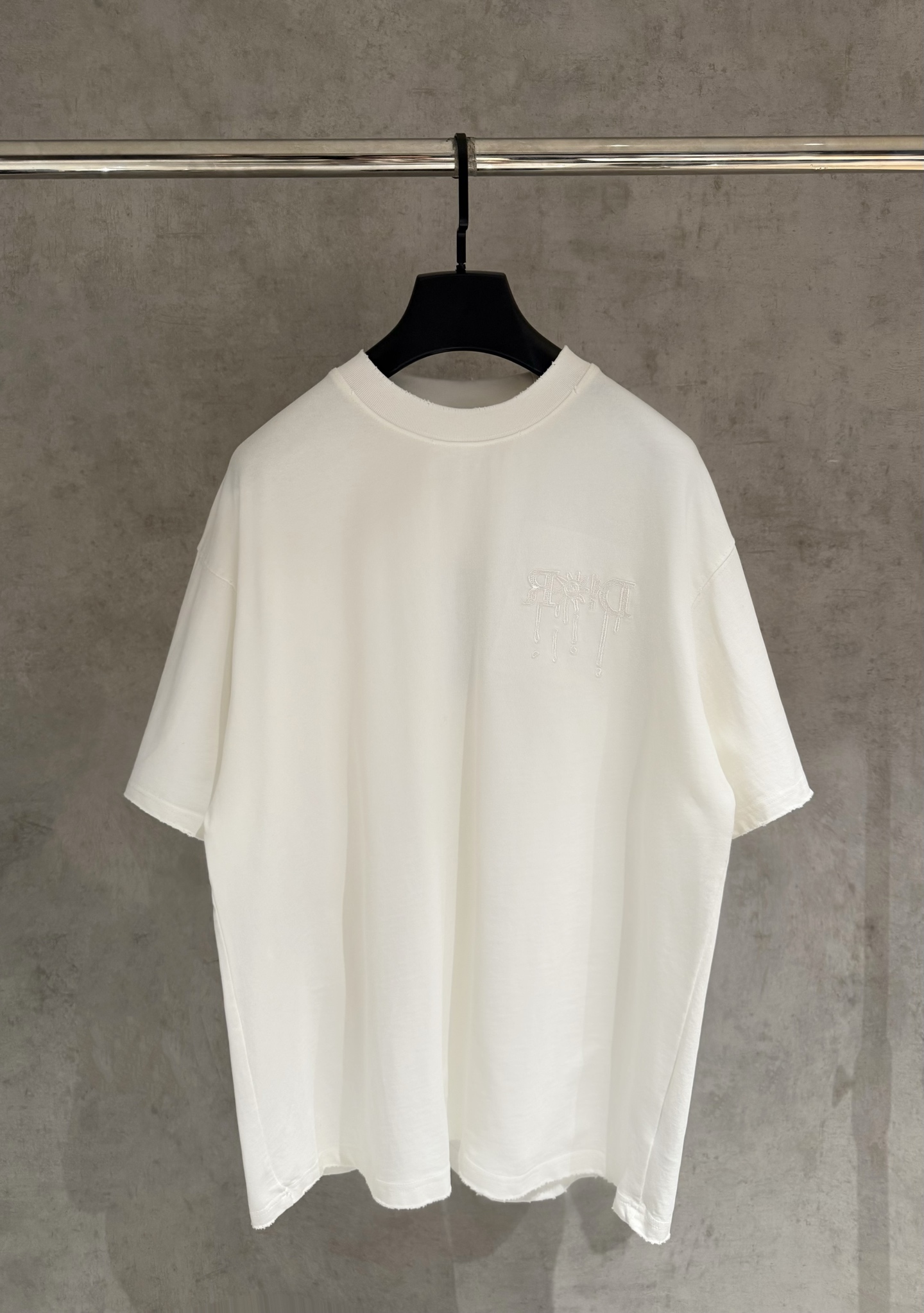 디올(DIOR) 자수 반팔 티셔츠 의류