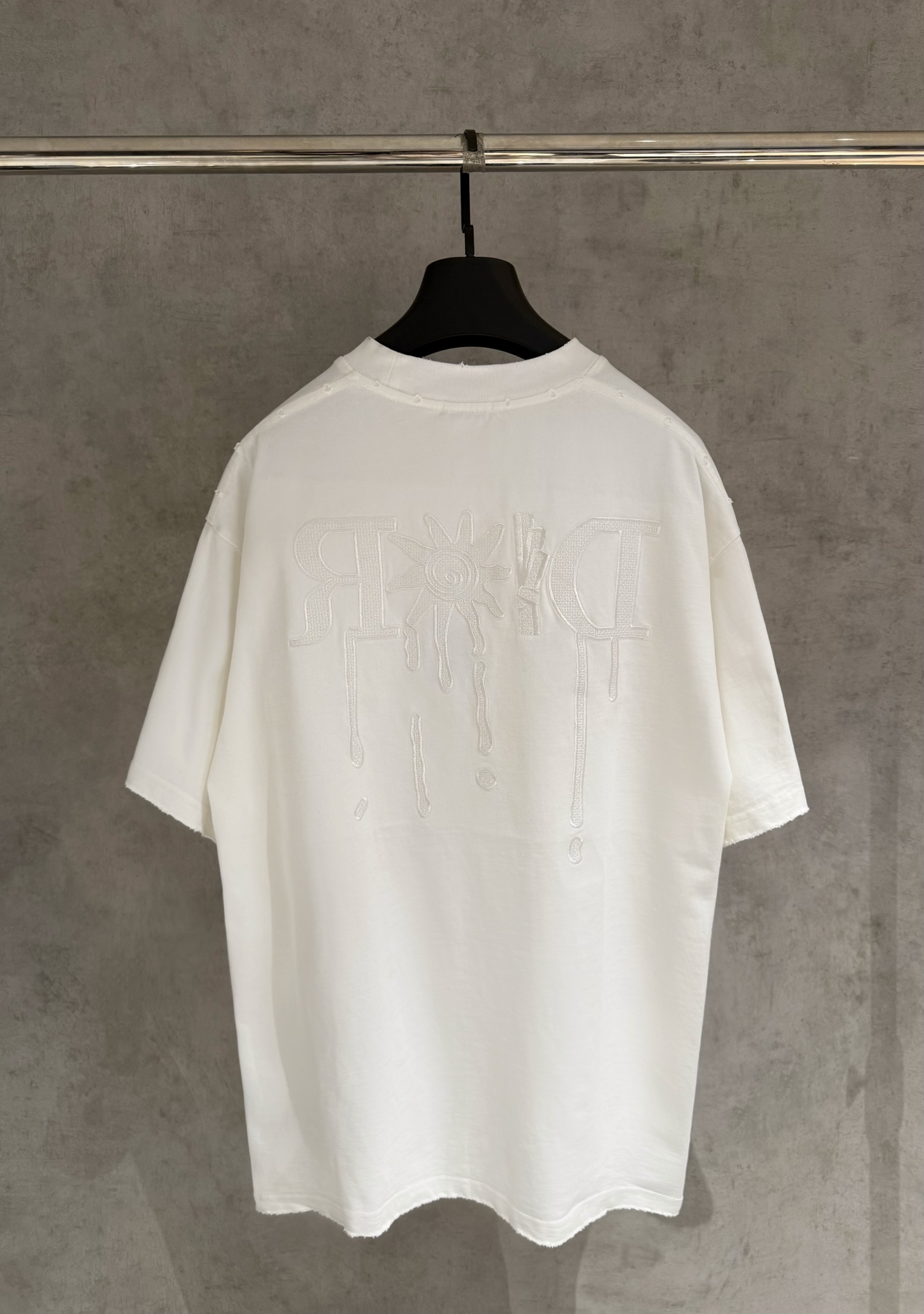 디올(DIOR) 자수 반팔 티셔츠 의류