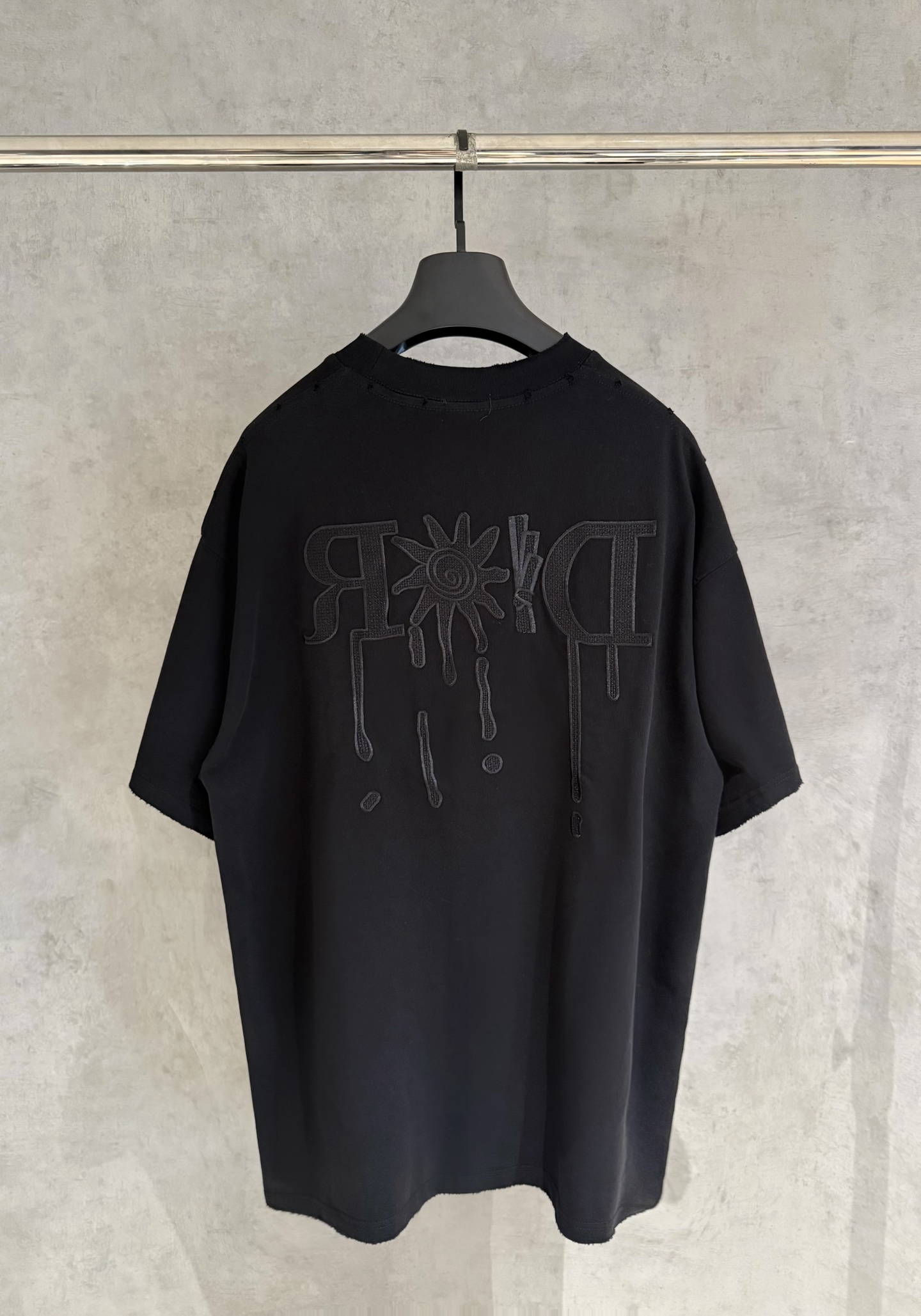 디올(DIOR) 자수 반팔 티셔츠 의류