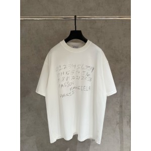 메종 마르지엘라(Maison Margiela) 자수 반팔 티셔츠 의류