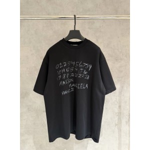 메종 마르지엘라(Maison Margiela) 자수 반팔 티셔츠 의류