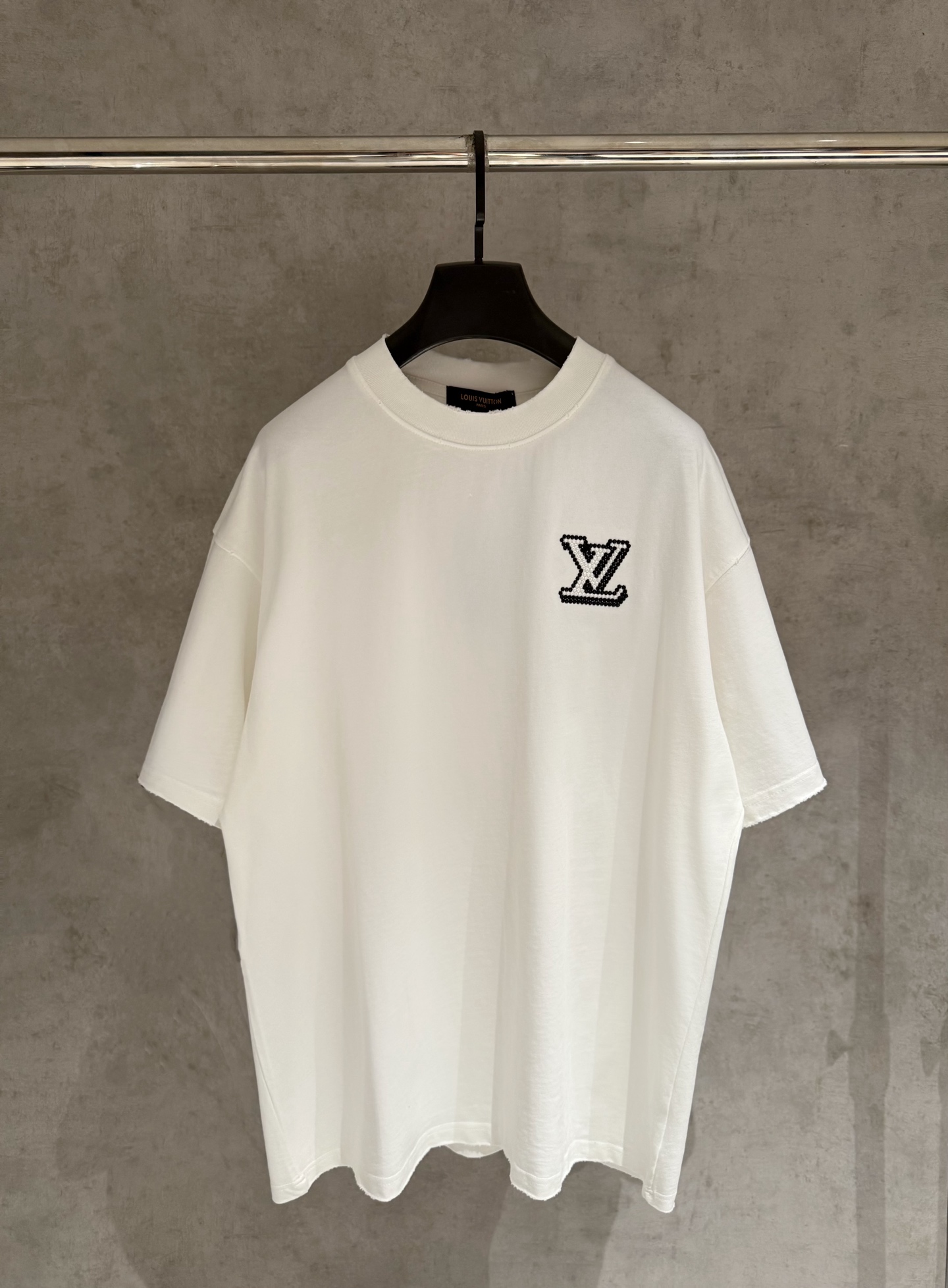 루이비통(LV) 패치 자수 반팔 티셔츠 의류