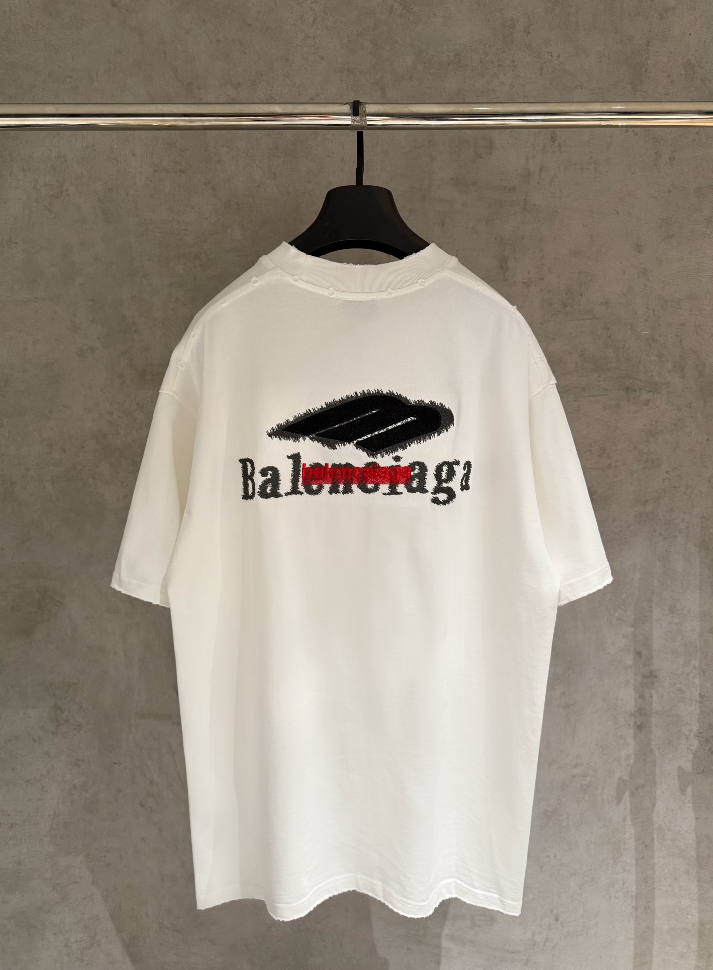 발렌시아가(BALENCIAGA) 자수 반팔 티셔츠 의류