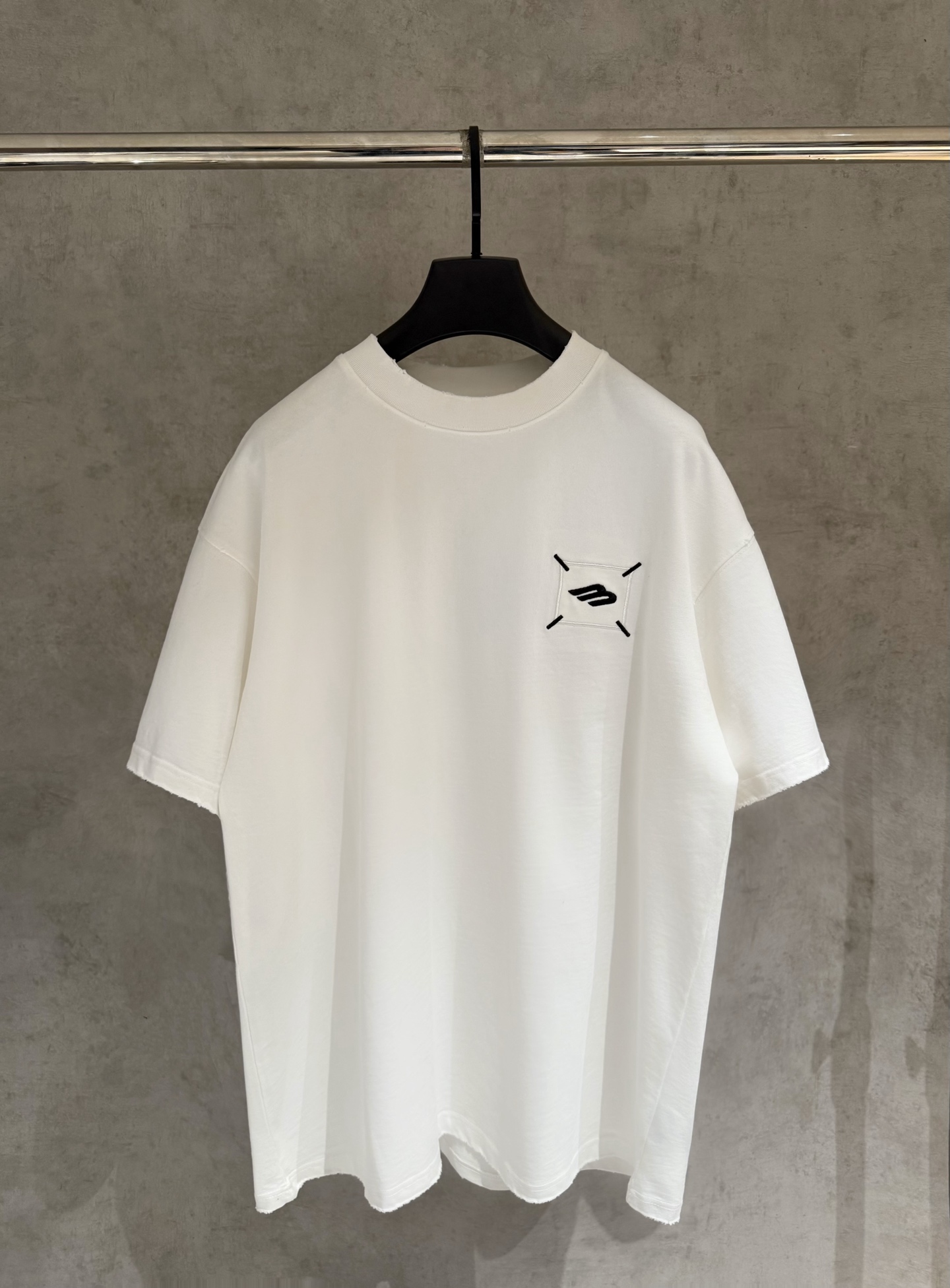 발렌시아가(BALENCIAGA) 자수 반팔 티셔츠 의류